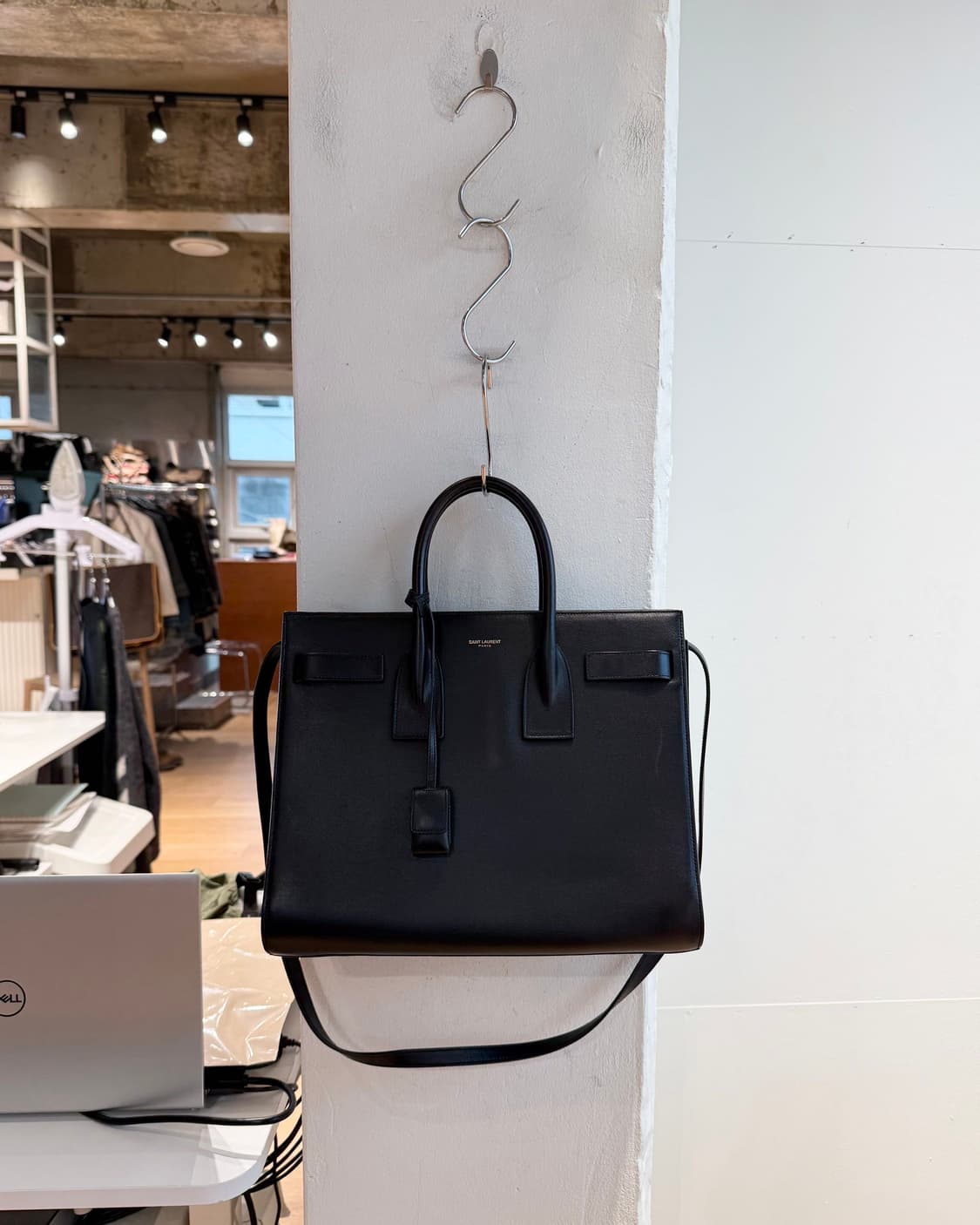 생로랑 블랙 삭 드 주르 블랙 레더 토트백 상품이미지2