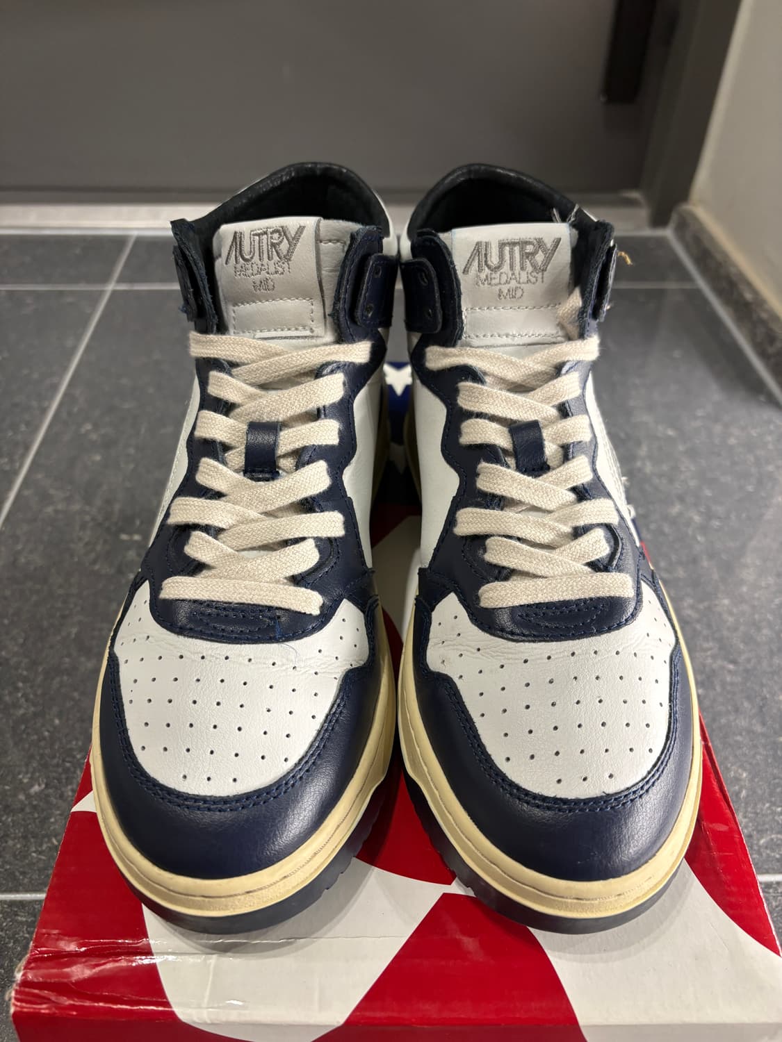 오트리 메달리스트 미드 남성용 네이비+화이트 상품이미지1