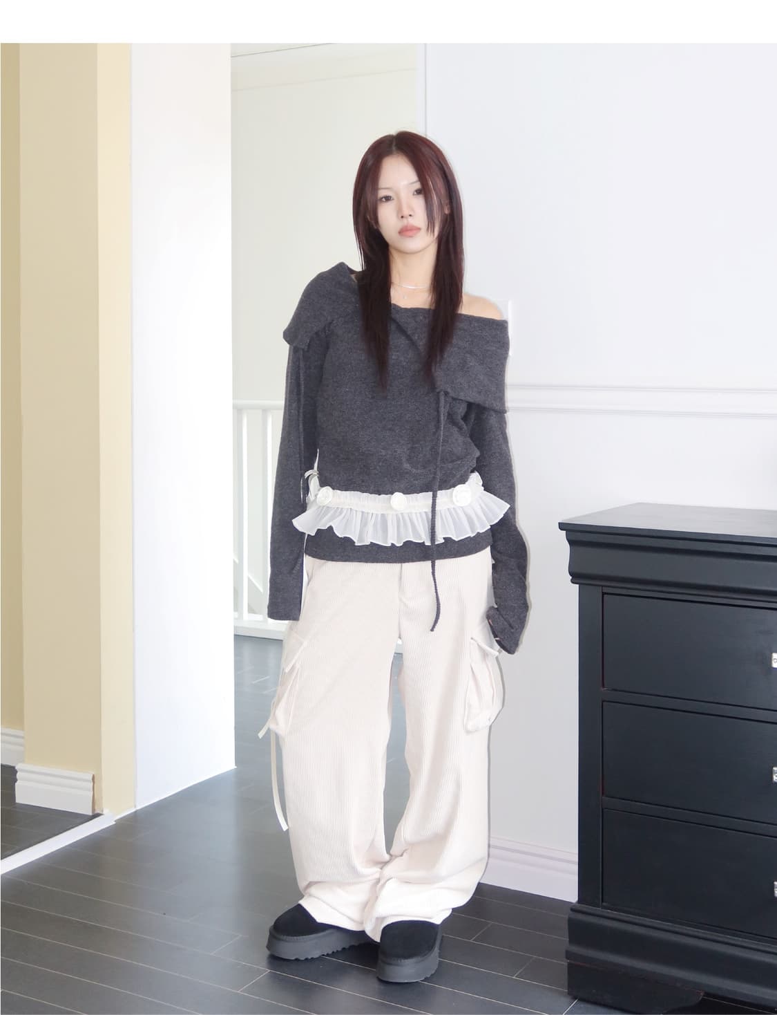 모드니치 오프숄더 니트 챠콜 상품이미지2