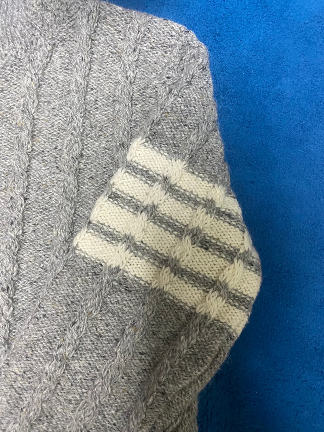 정품 25fw 톰브라운 케이블 니트 상품이미지4