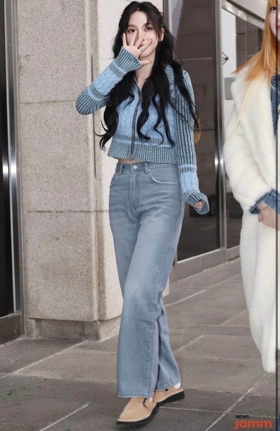 카리나 착용 라티젠 컬러블록 니트집업 상품이미지2