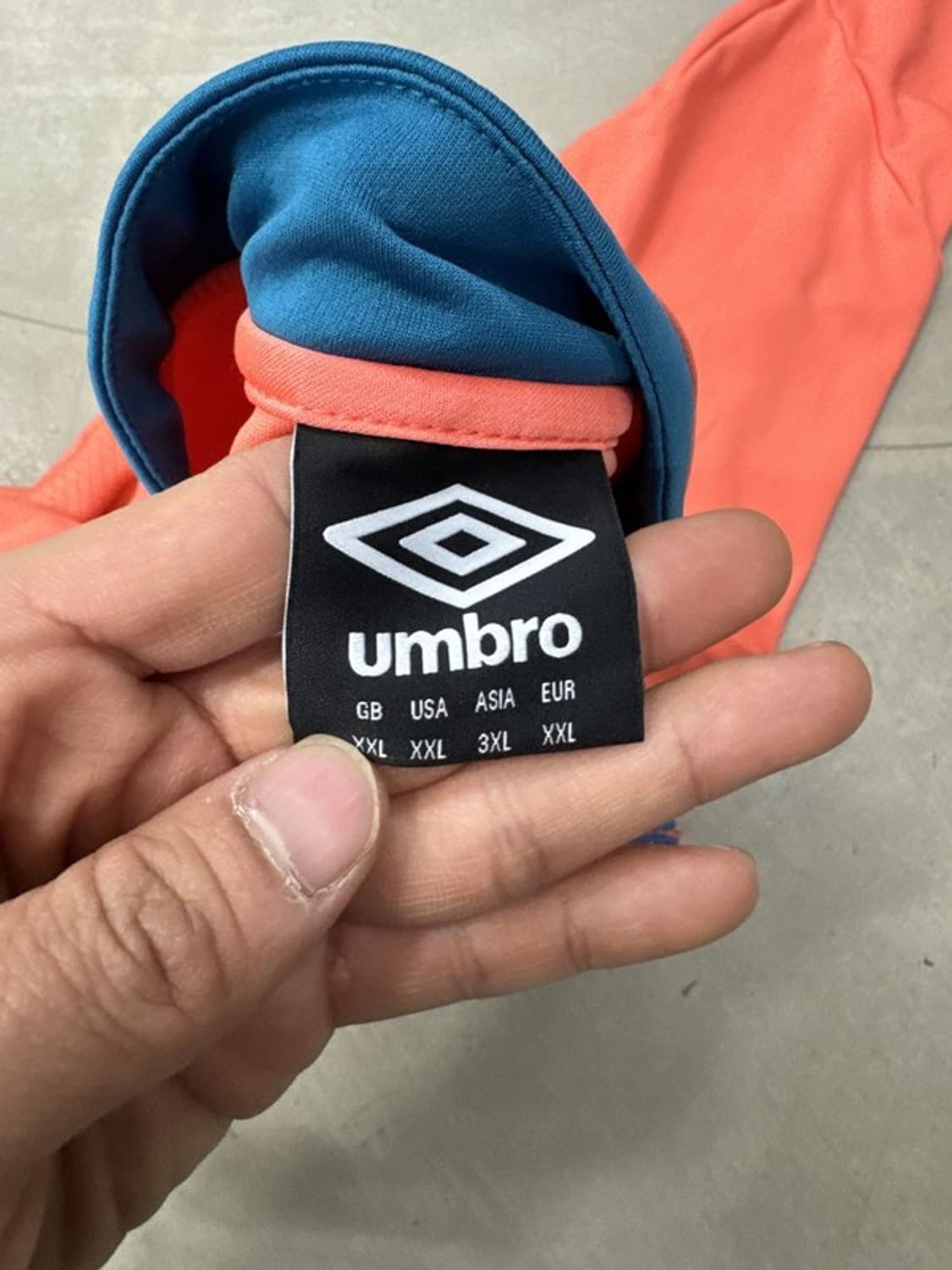 엄브로 에버튼 반집업 2XL  상품이미지4