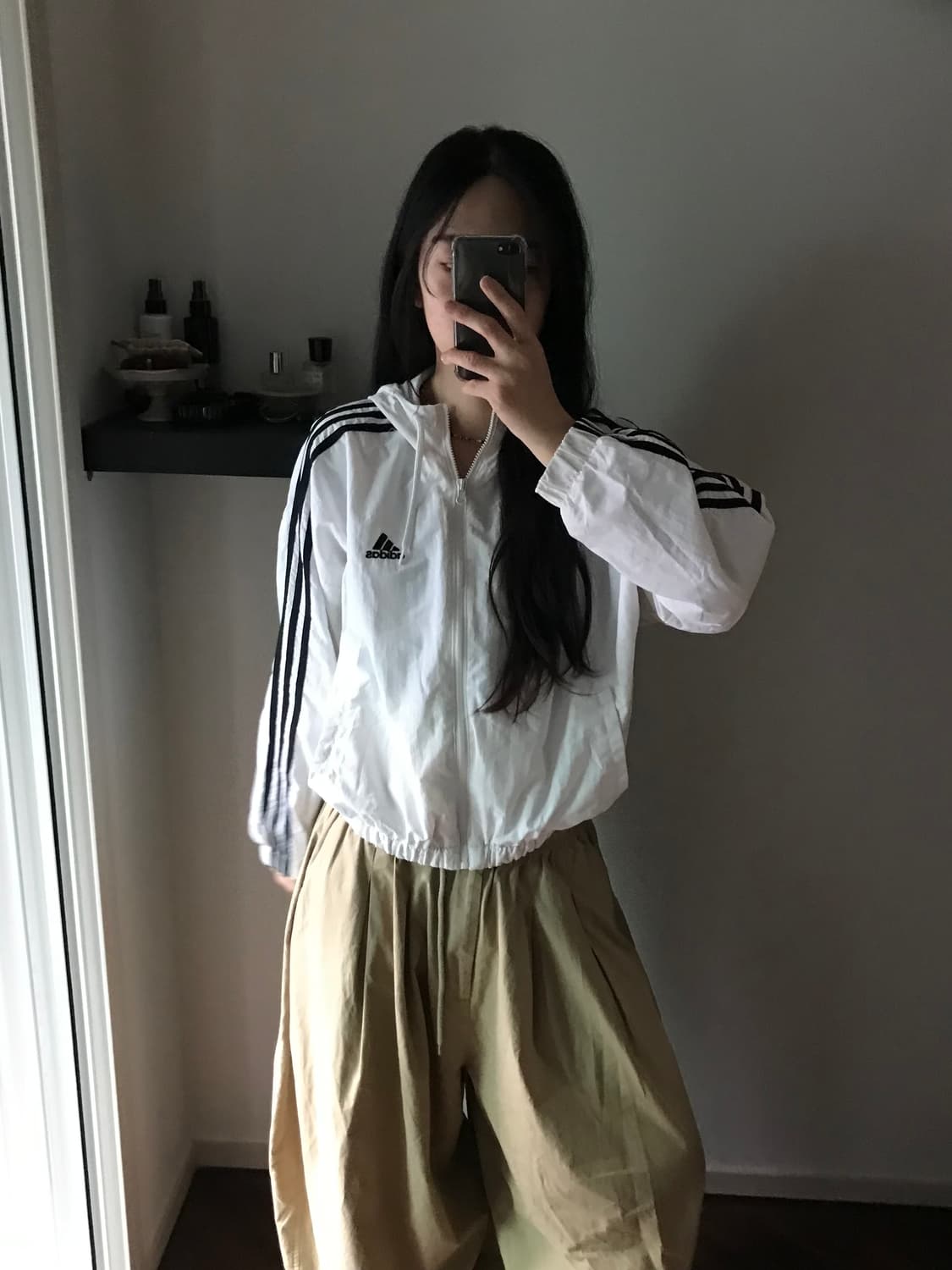아디다스 삼선 로고 화이트 크롭 바람막이 상품이미지1