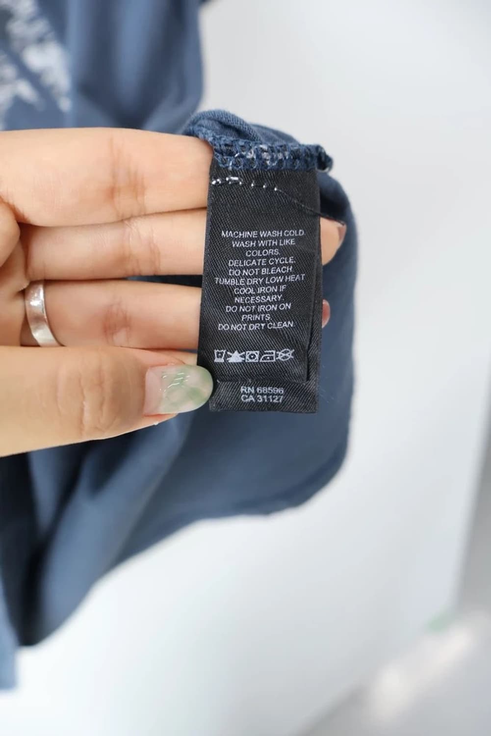 00s DKNY Jeans Sport V-Neck Tee 상품이미지6