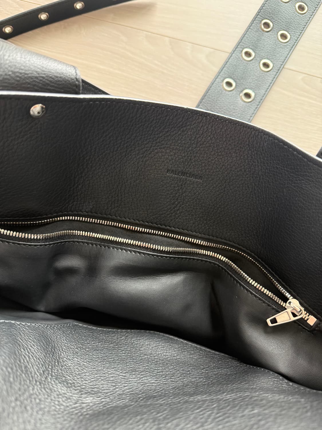 발렌시아가 emo백 라지 상품이미지4