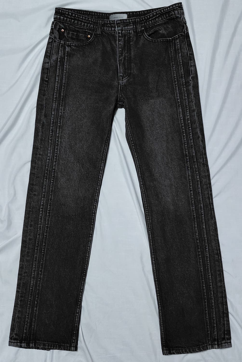 [48] 메종 미네드 센터 프레스 스냅 슬릿 데님 (흑청) 상품이미지1