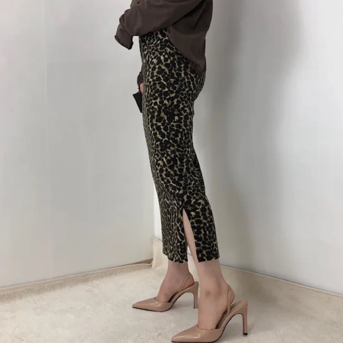 밴딩 옆트임 레오파드 롱스커트 상품이미지1