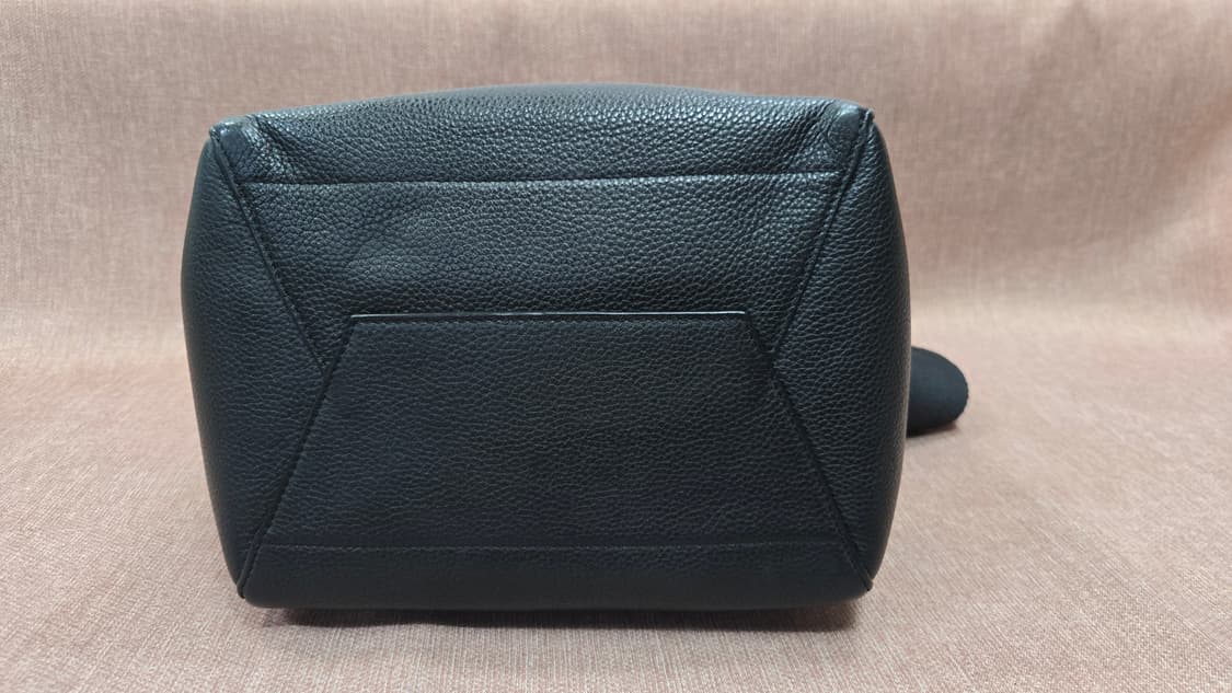 셀린느 정품 소프트 그레인드 카프스킨 상글 스몰 버킷백 블랙 상품이미지5