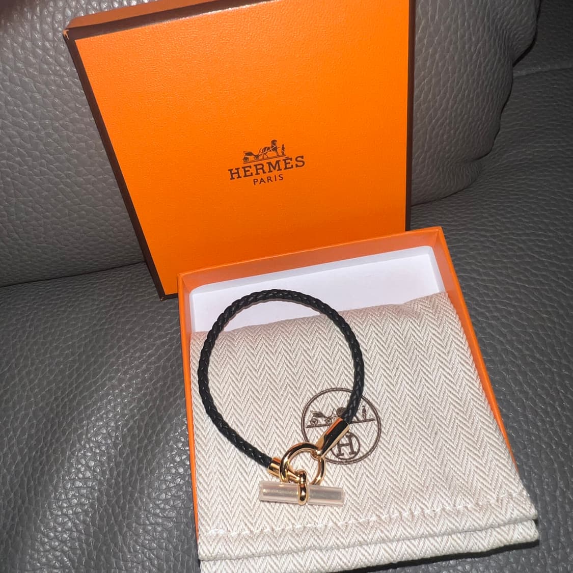 [미사용] 신형 에르메스 글레난 블랙 가죽 팔찌 상품이미지1