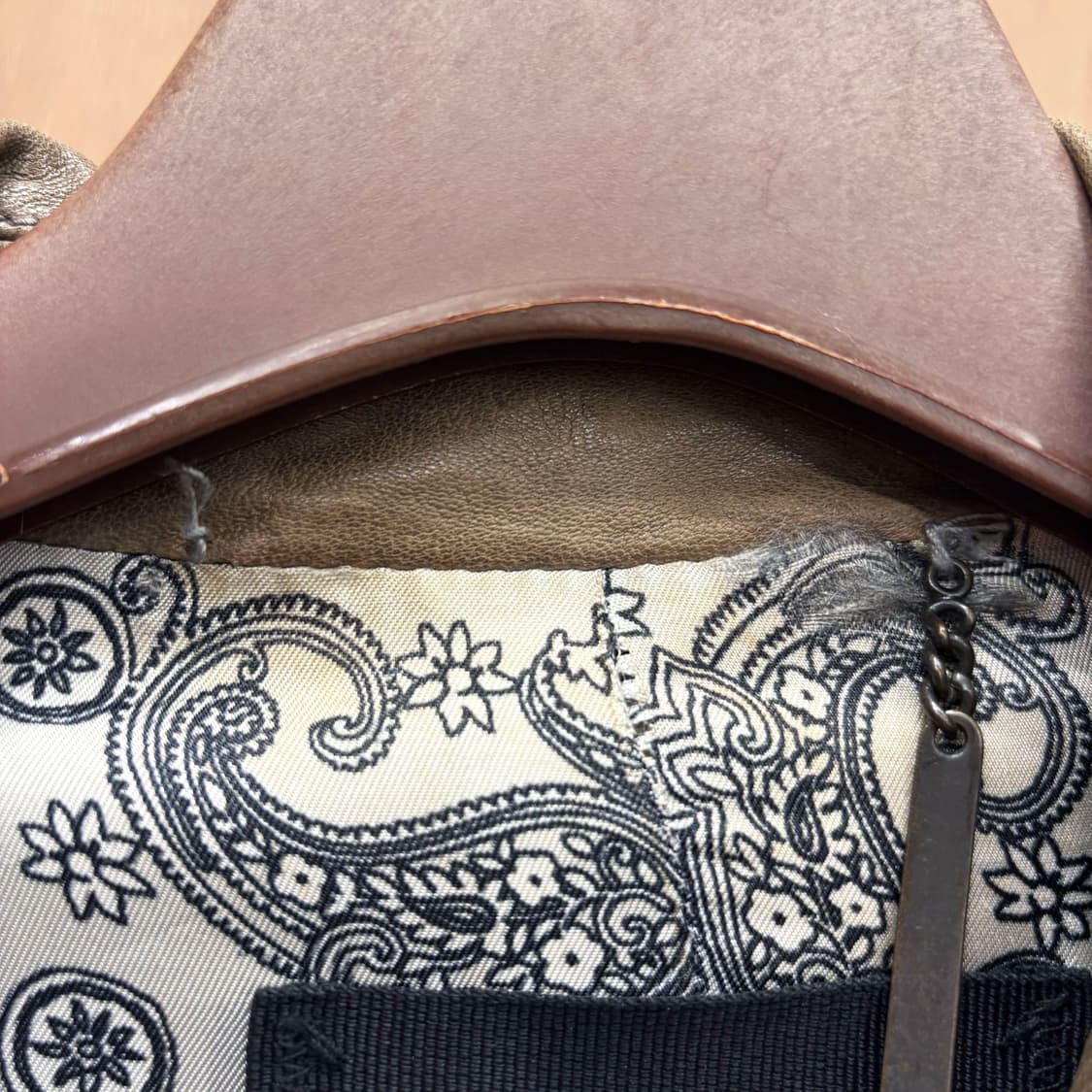 돌체앤가바나 레더 밀리터리 자켓 워싱 텍스처 어깨 견장 디테일 베이지 상품이미지9