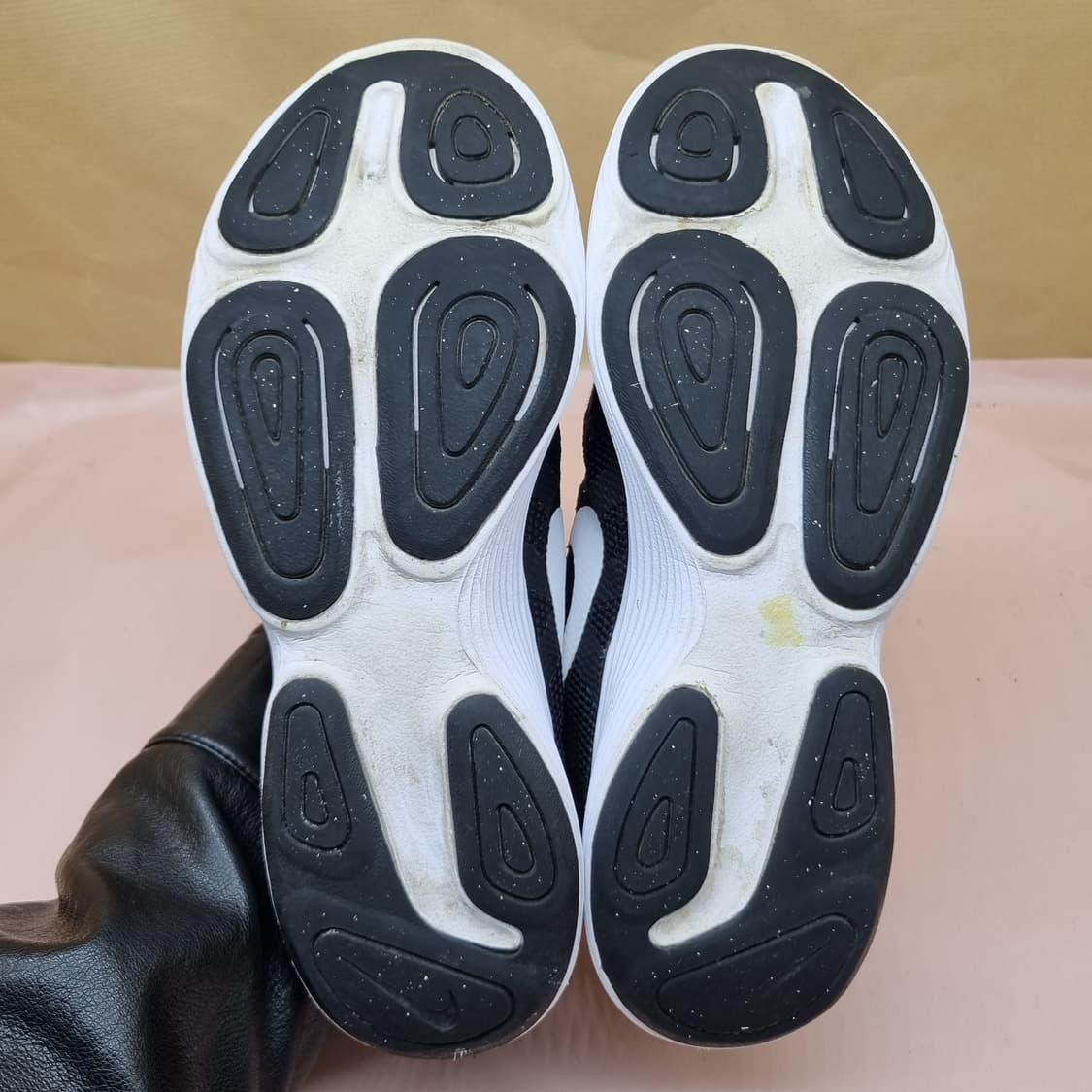 나이키 레볼루션4  런닝화 250 상품이미지3