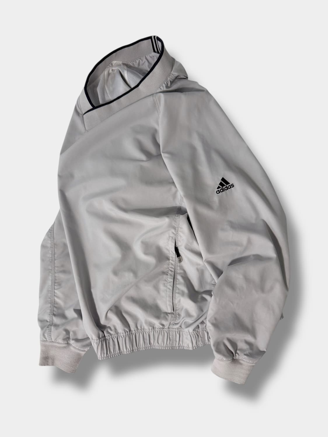 아디다스 00‘s 오버핏 라이트 그레이 폴리쉘 웜업 자켓 상품이미지1