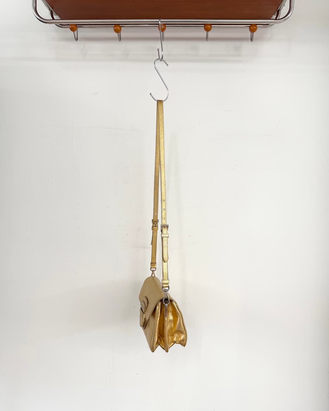 프라다 메탈릭 골드 레더 플랩 크로스백 상품이미지3