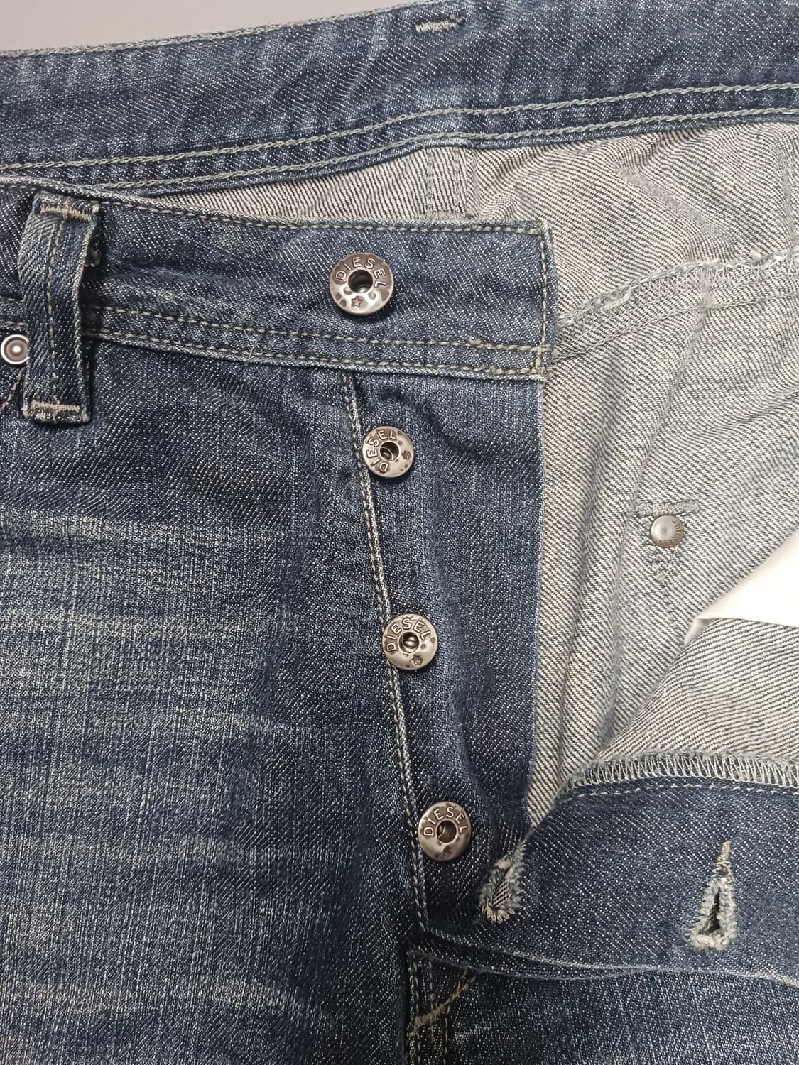 [36] 디젤 대런 워시 0RZ31 레귤러 슬림 테이퍼드진 청바지 상품이미지6