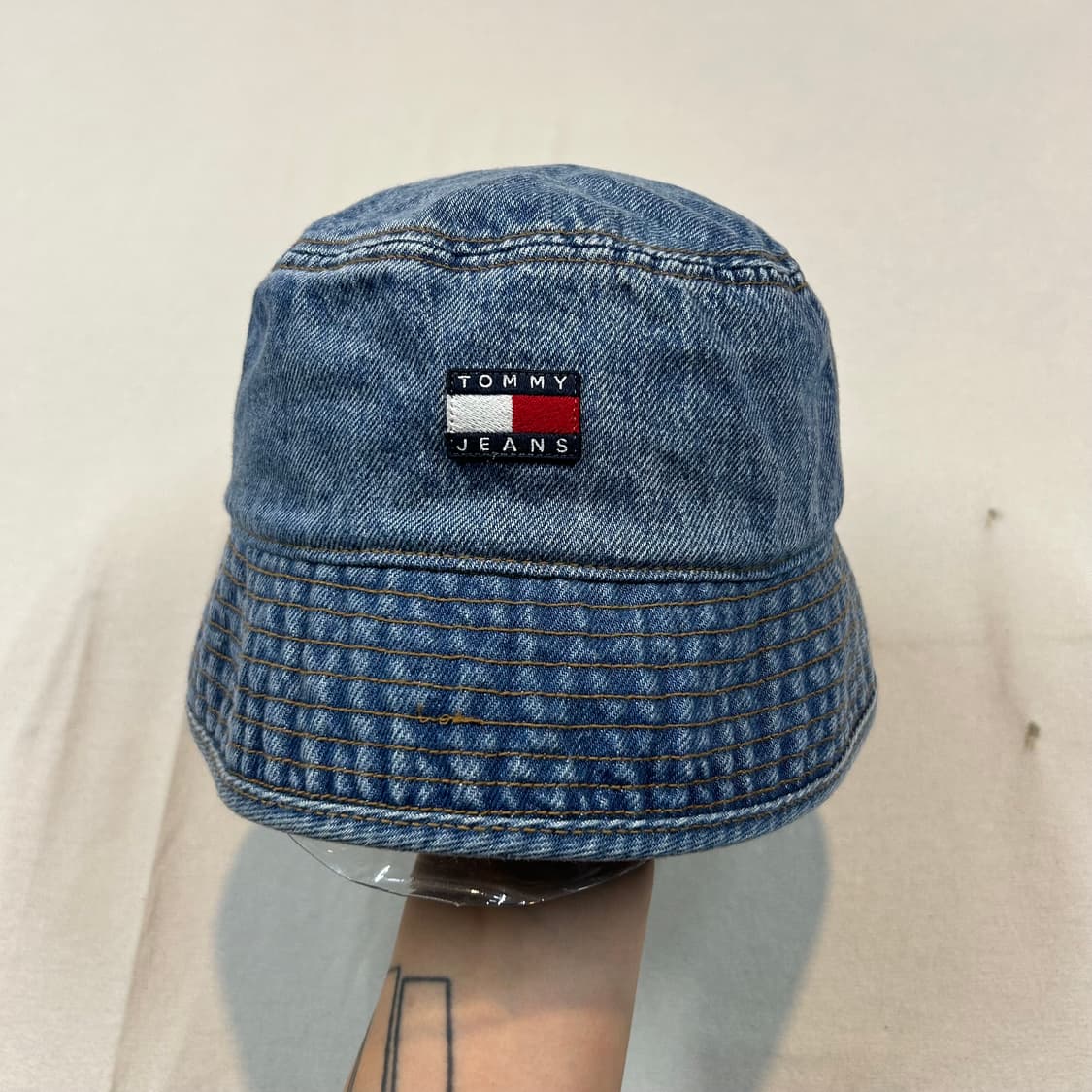 타미힐피거 청 데님 버킷햇 모자 상품이미지1