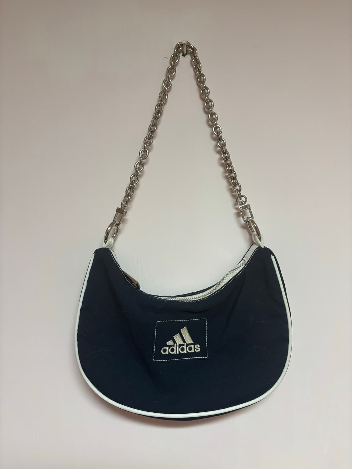 아디다스 업사이클링 호보백 상품이미지1