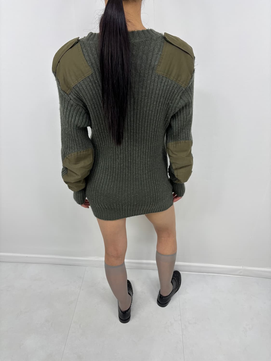 PATCH DETAIL KNIT MILITARY KHAKI 상품이미지7