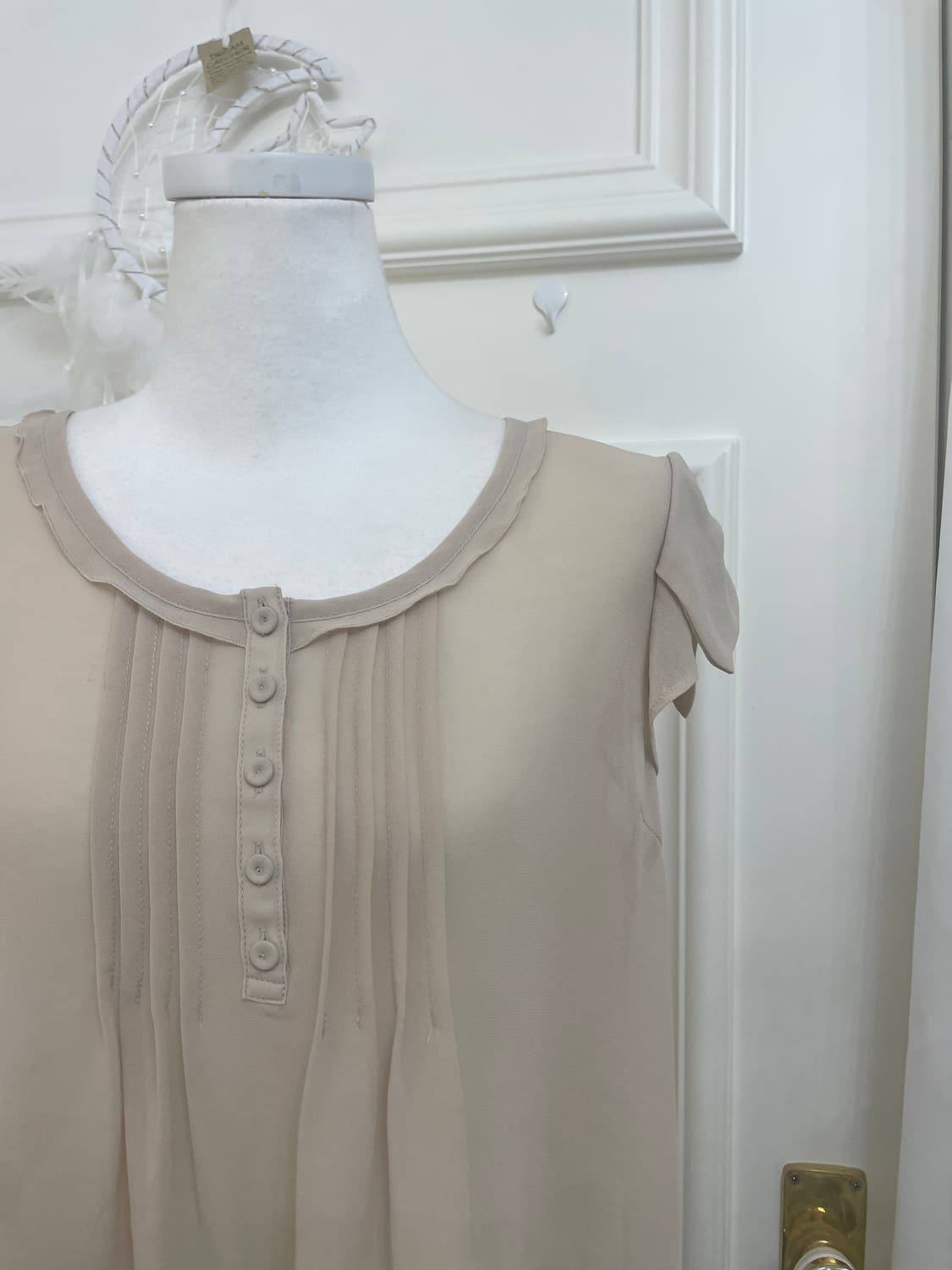 beige shirring bow sleeve pure blouse 상품이미지6