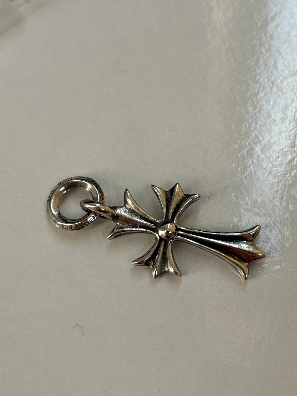 크롬하츠 타이니 크로스 참 상품이미지3