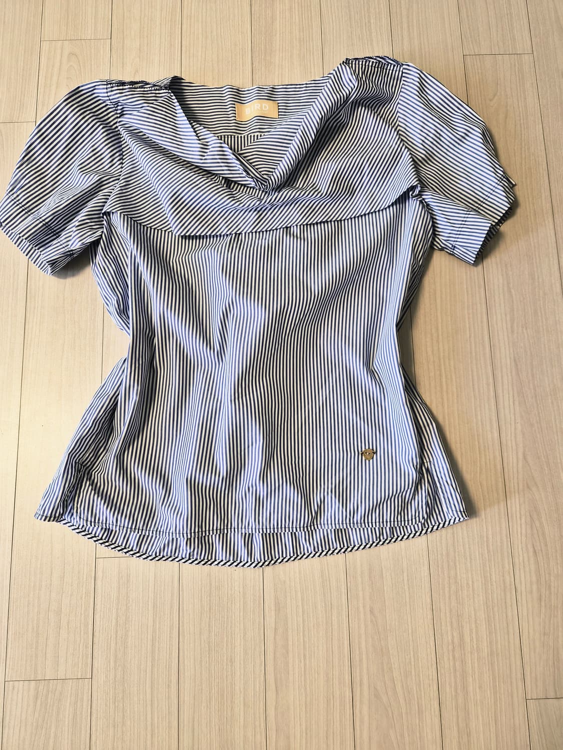 쥬시꾸뛰르 BIRD 한섬정품 / 스트라이프 드레이프 블라우스 상품이미지2