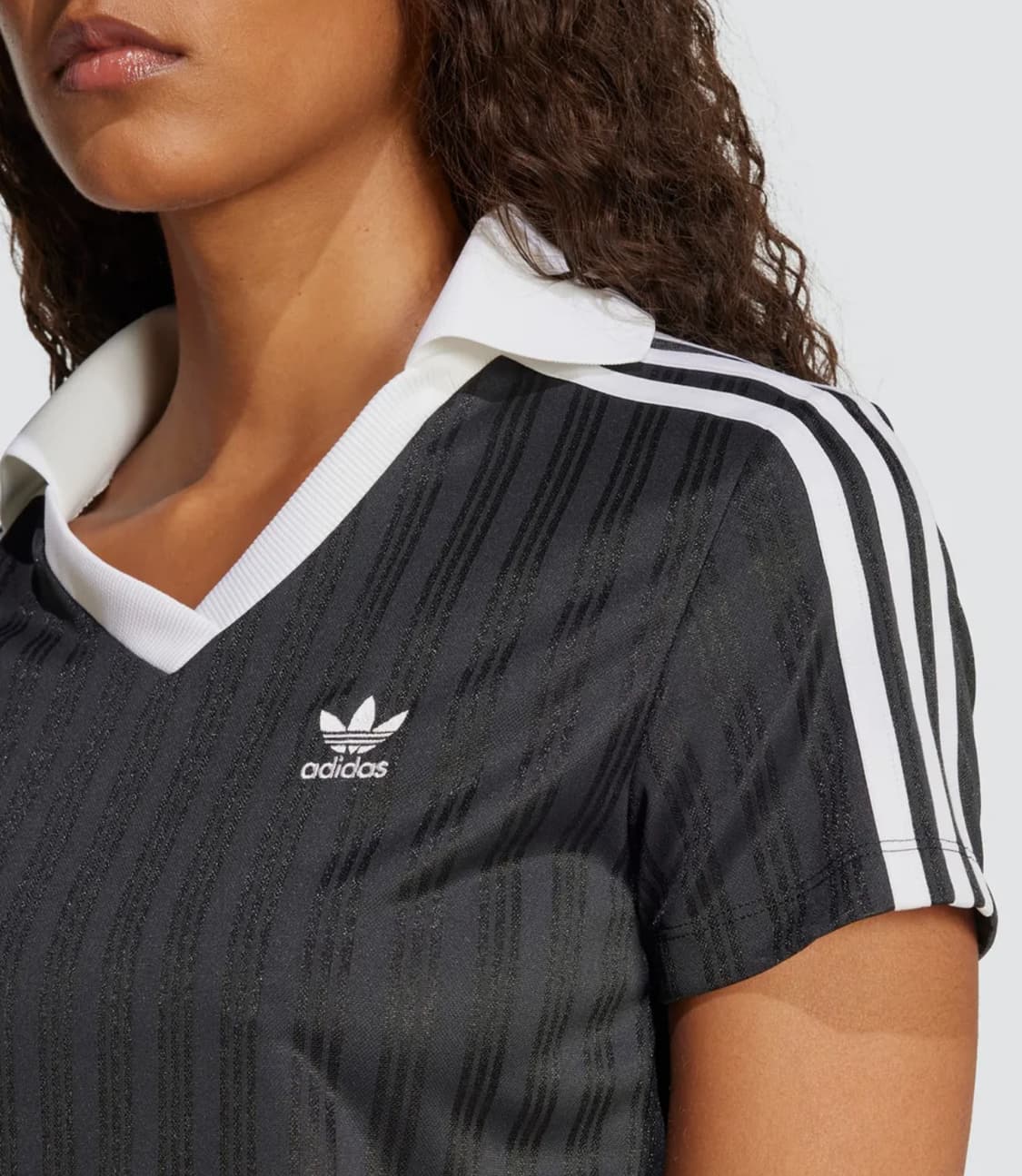 새상품) 아디다스 브이넥 크롭 반팔 셔츠 M 상품이미지2