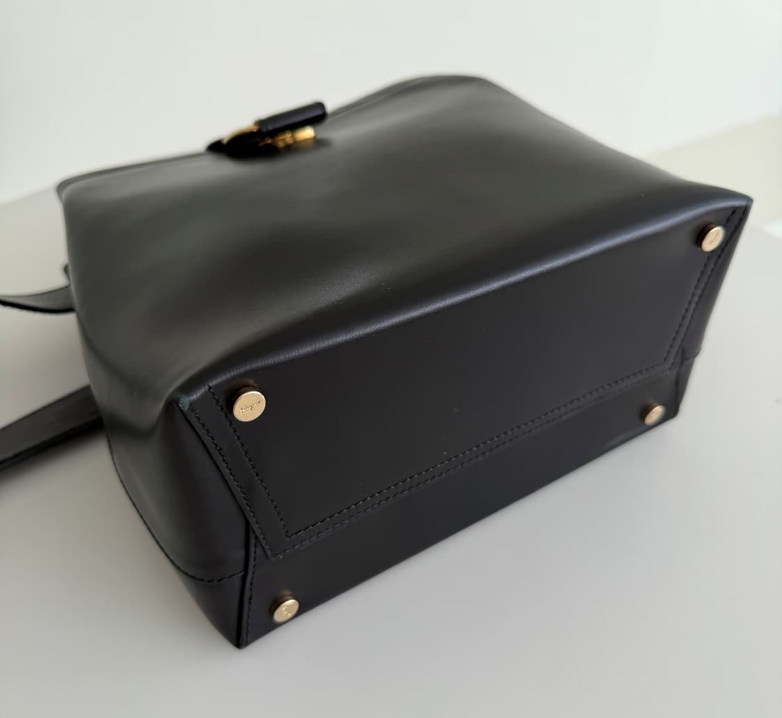 [Ferragamo] Black Leather Vara Shoulder  상품이미지9