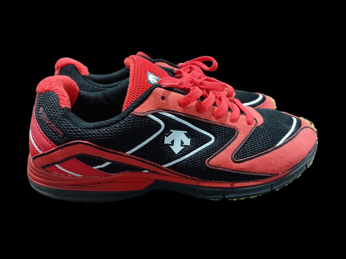 데상트 경량 러닝화 블랙/레드 배색 270 상품이미지3