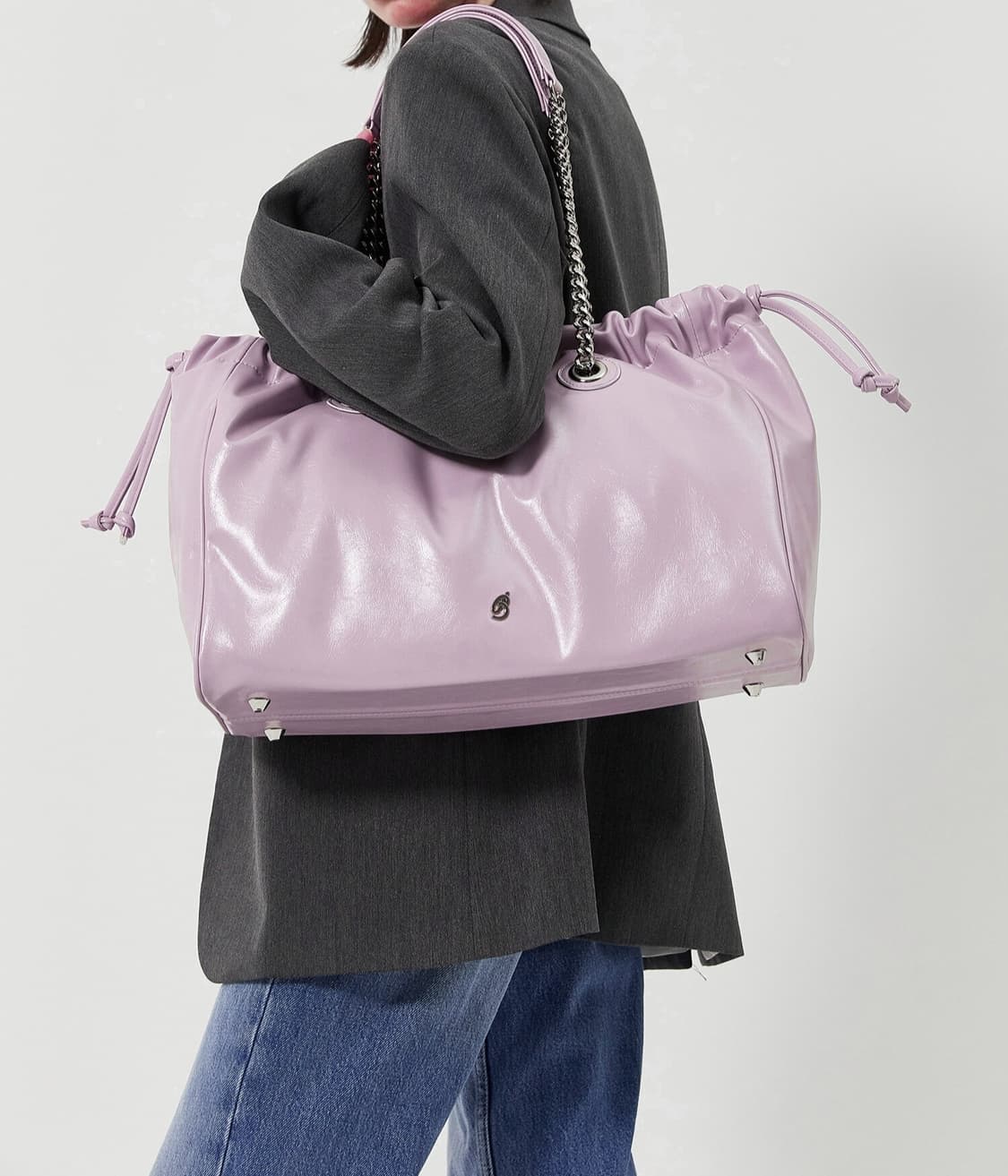 새상품) 배드지지 CH. SQUARE TRAWSTRING BAG 스퀘어백 상품이미지3