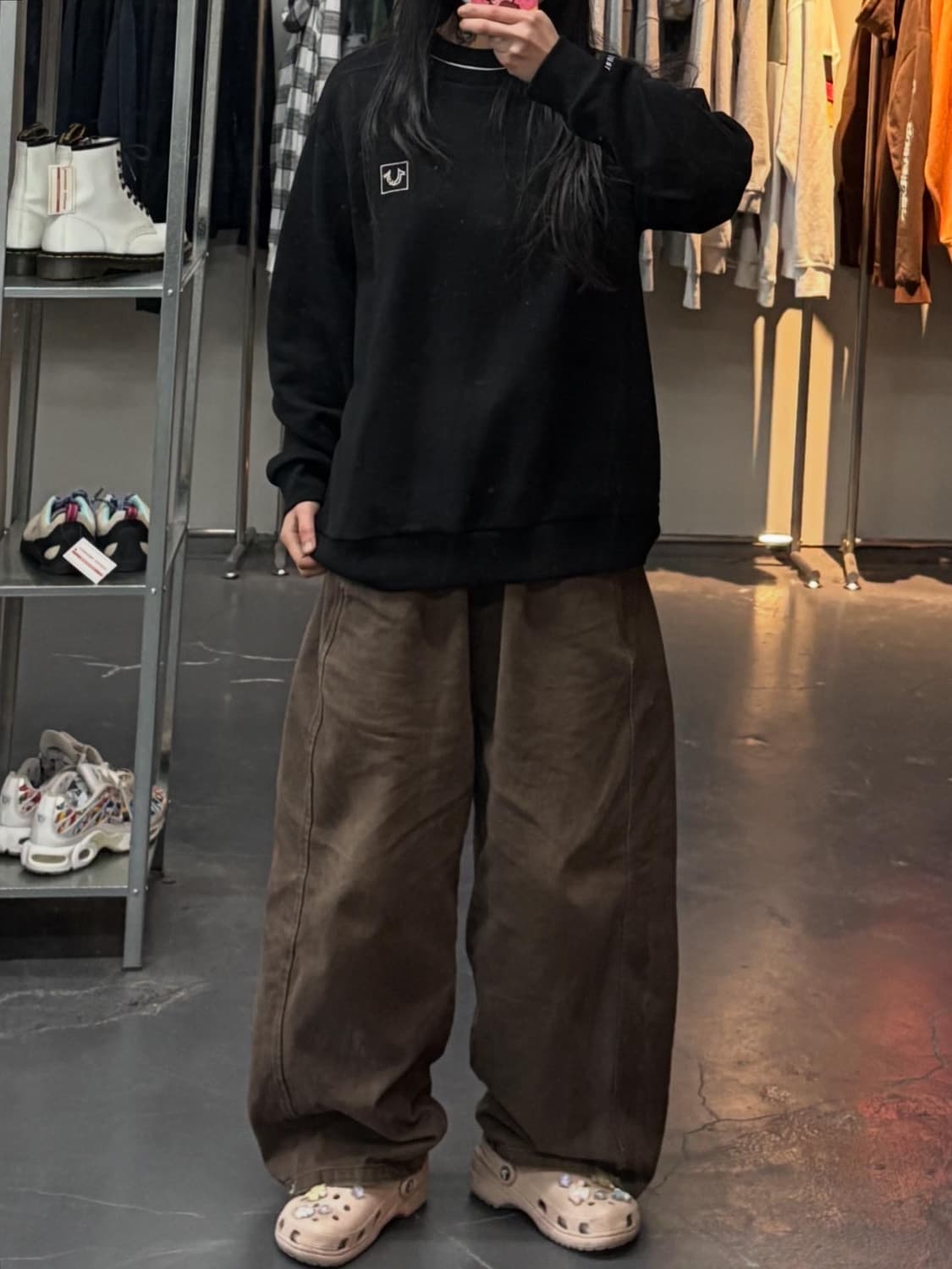 트루릴리젼 로고 블랙 맨투맨 A3395 상품이미지1