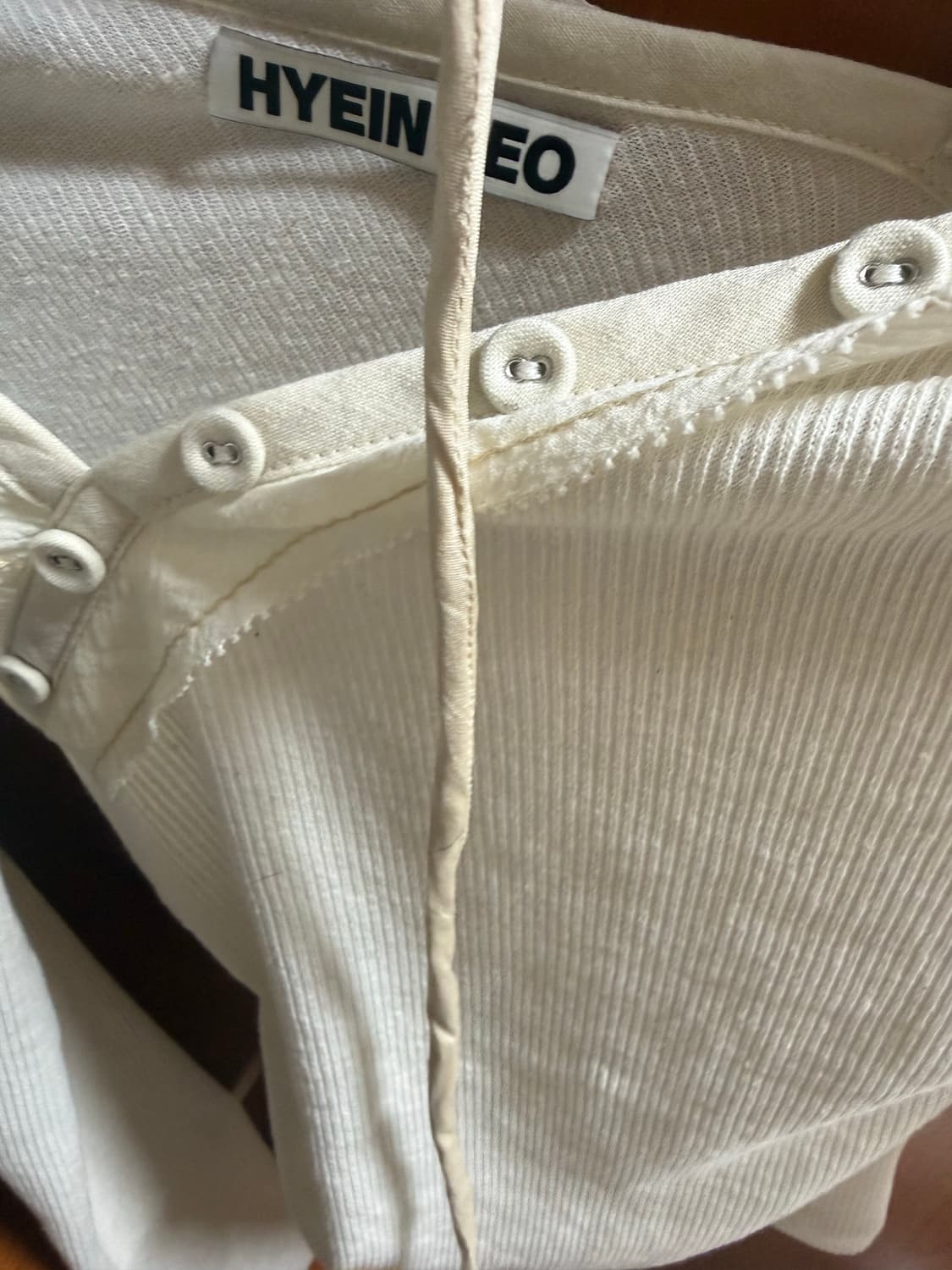 Twisted Long Sleeve w/ Necklace 혜인서 상품이미지4