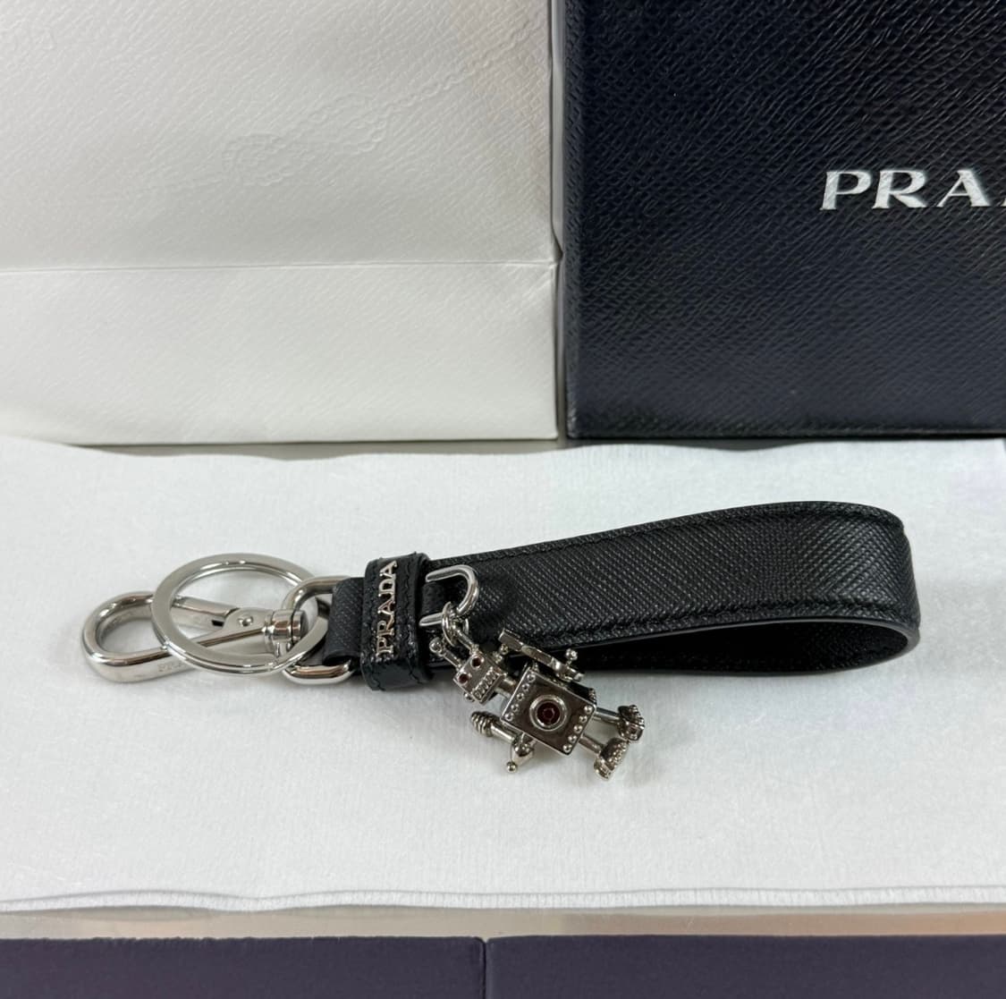 프라다 사피아노 레더 메탈 로봇 키링 상품이미지2