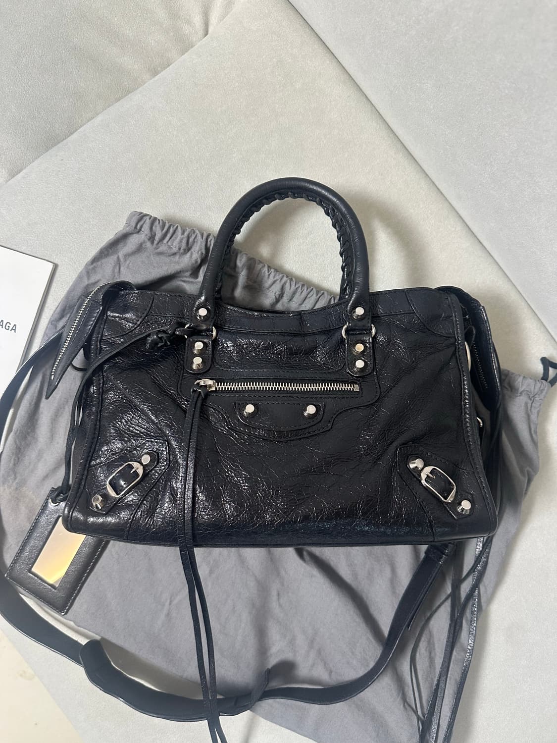 [A 정품] 발렌시아가 시티 모터백 스몰 로고스트랩-2번 상품이미지6