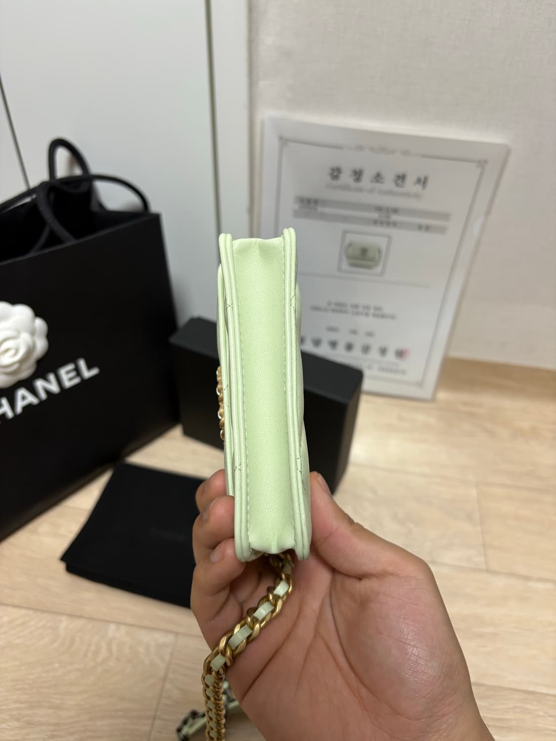 31번대 샤넬 19 램스킨 미니 플랩 크로스백 상품이미지5