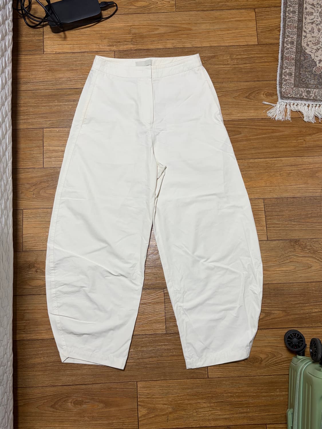 아모멘토 ss 커브드 레그 팬츠 curved leg pants 상품이미지5