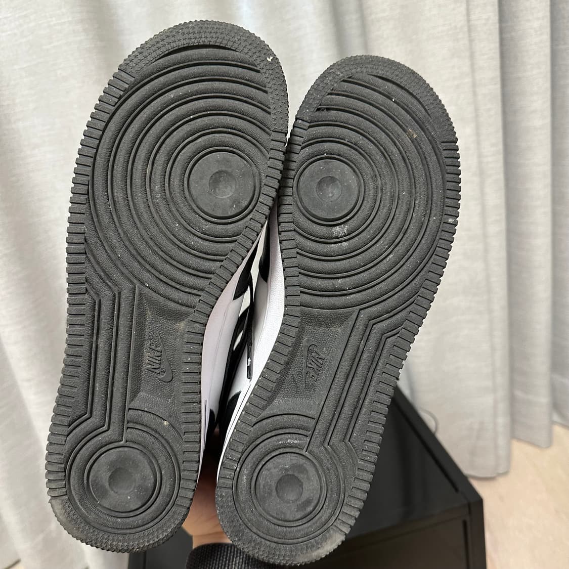 나이키 x 스투시 에어포스 1 '07 미드 SP 블랙 앤 라이트 본 27 상품이미지6