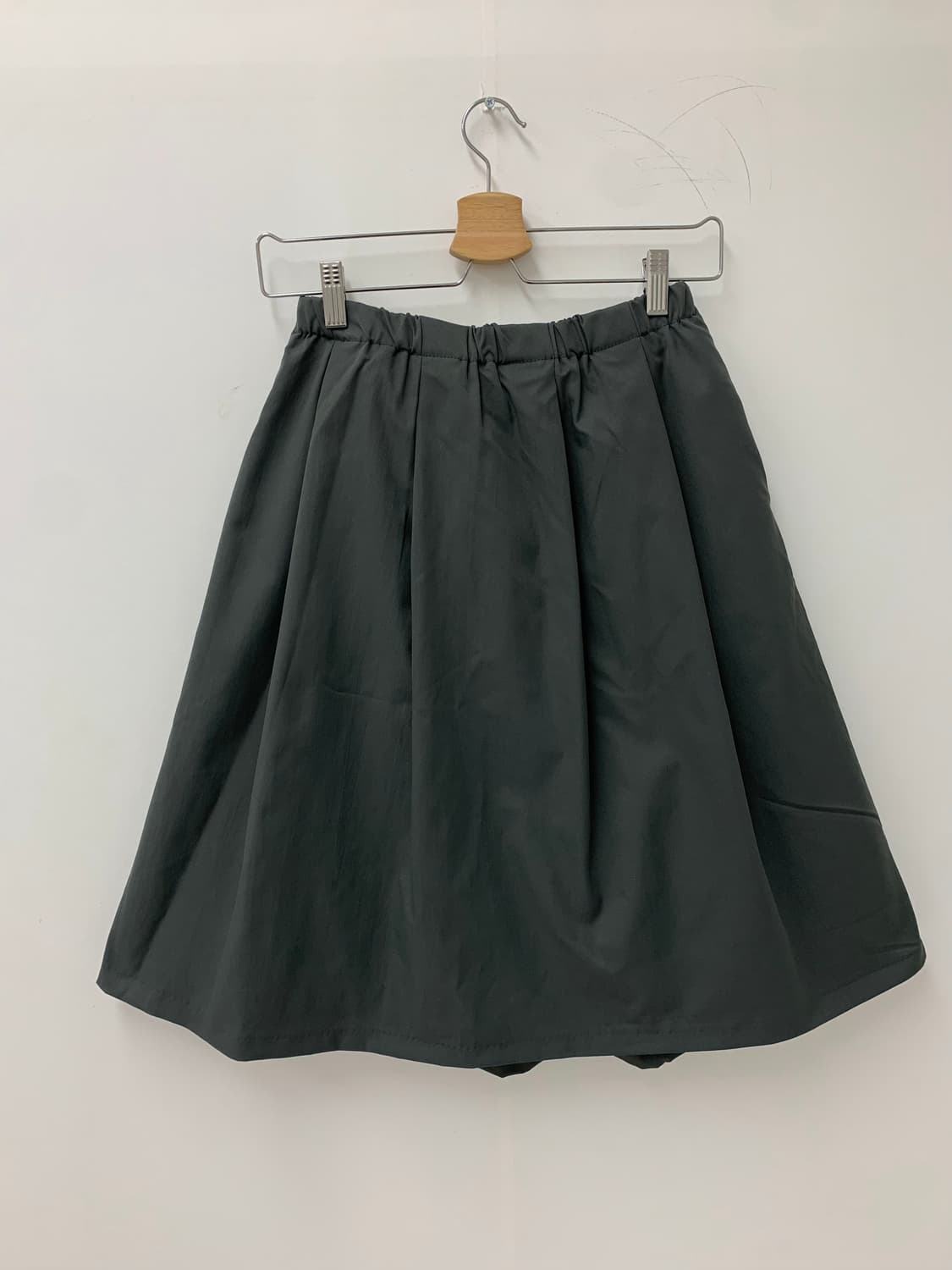 패딩 핀턱 미디스커트 상품이미지1