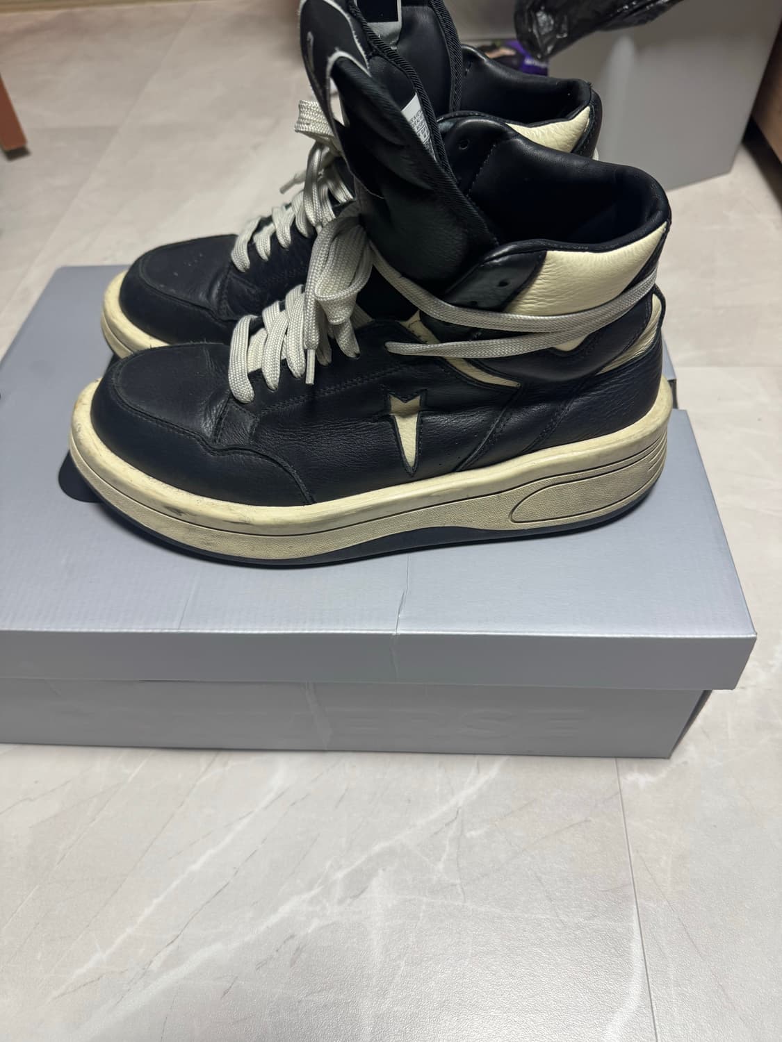 릭오웬스 다크쉐도우X컨버스 터보웨폰 블랙 크림 280사이즈 상품이미지1