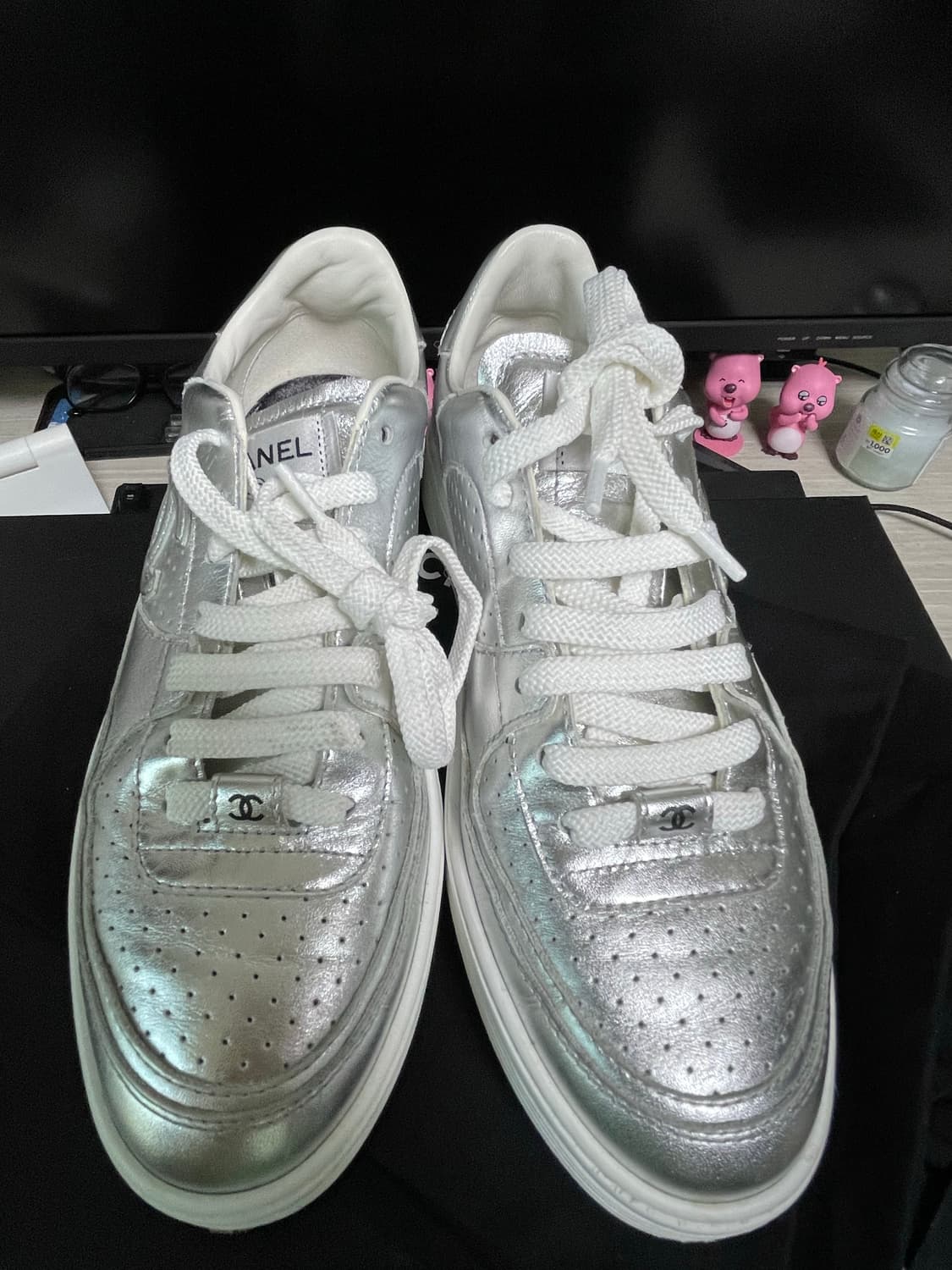 [38.5] 샤넬 CC 로고 포스 라미네이트 실버 스니커즈 상품이미지6