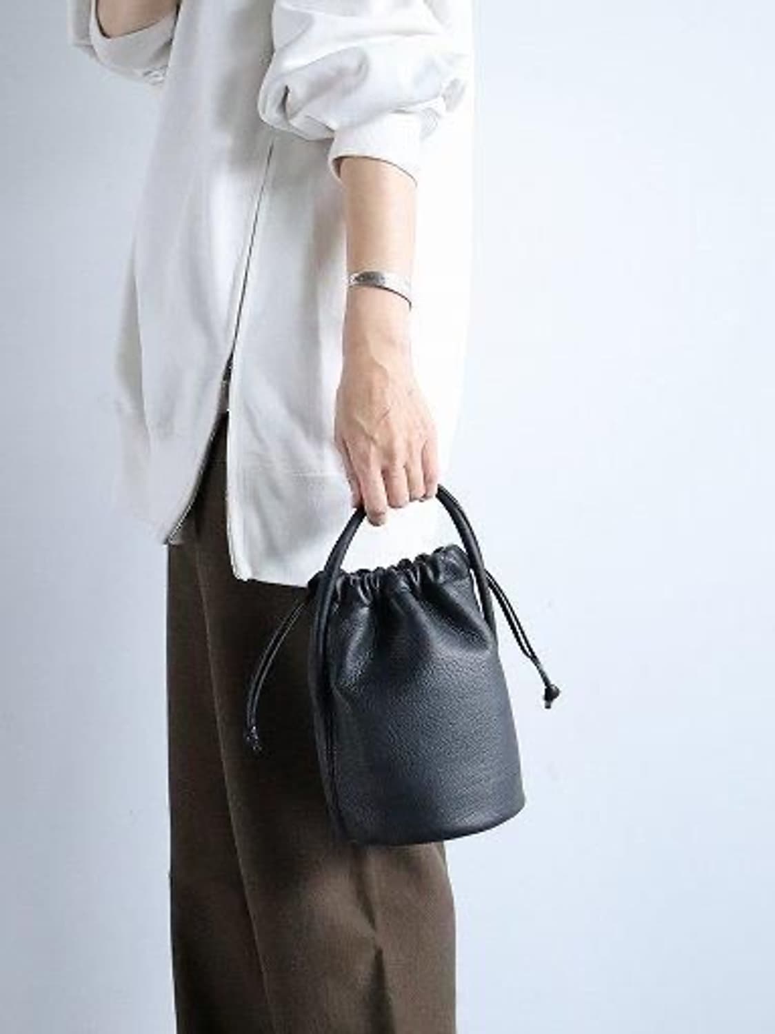 AETA 아에타 블랙 버킷백 복조리백 아모멘토 더로우 사슴가죽 아에타 핸 상품이미지1