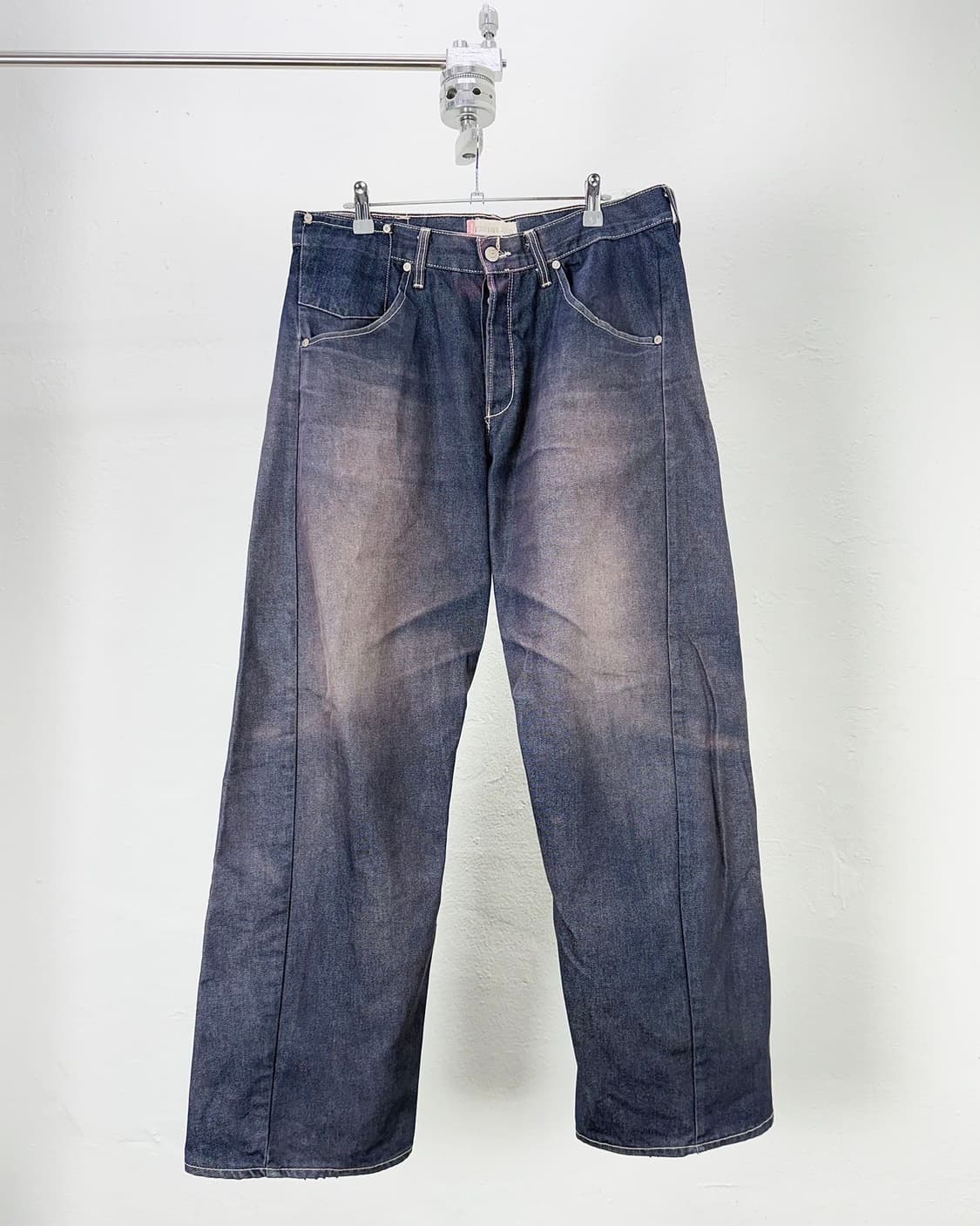 리바이스 엔지니어드 레드 페이드 버튼 플라이 루즈핏 데님 팬츠 상품이미지1