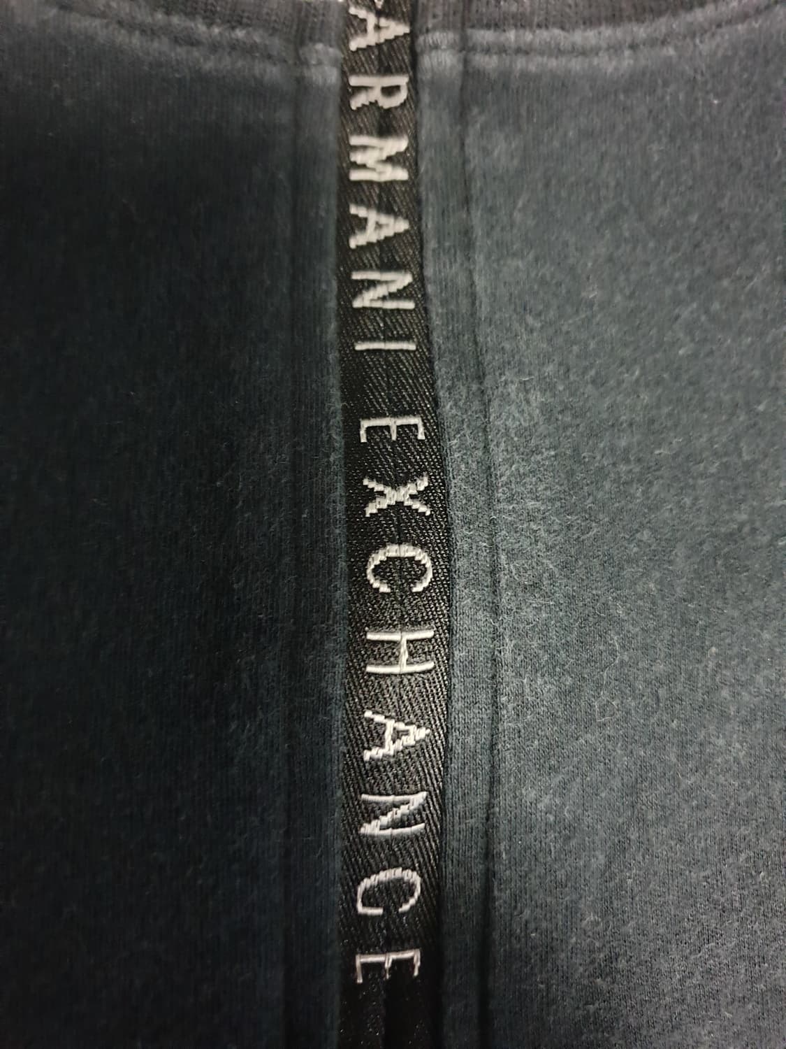 아르마니익스체인지 우먼스 하프집업 자수레터링 반팔티 블랙 (M) 상품이미지2