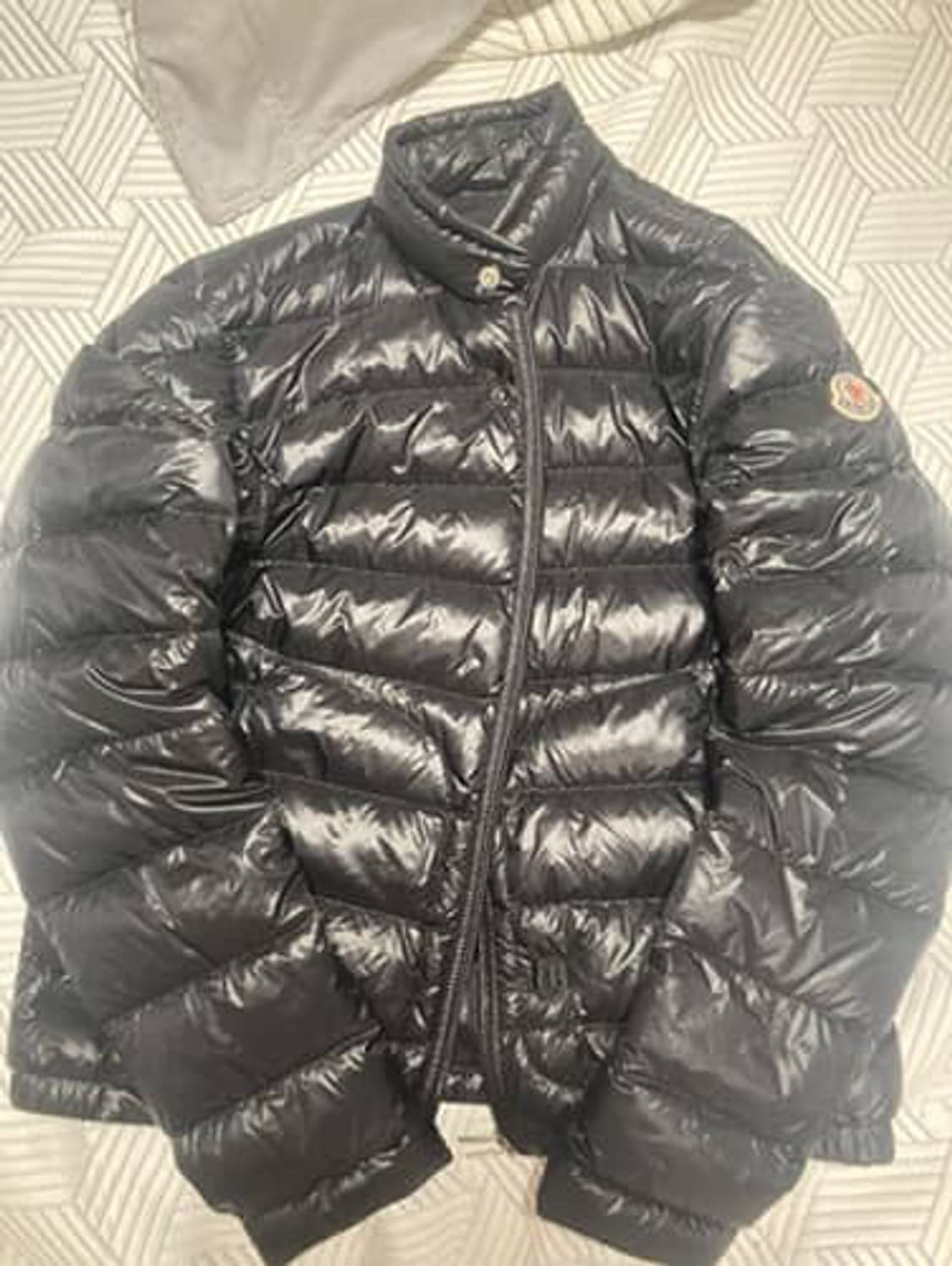 몽클레어 경량패딩 2사이즈 싸게 팝니다 연락주세요 상품이미지1