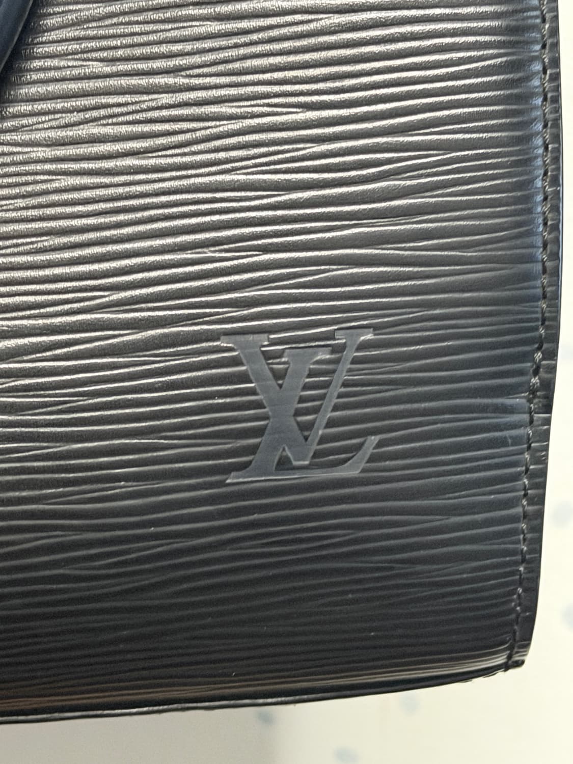 루이비통 에삐 퐁네프 블랙 상품이미지9