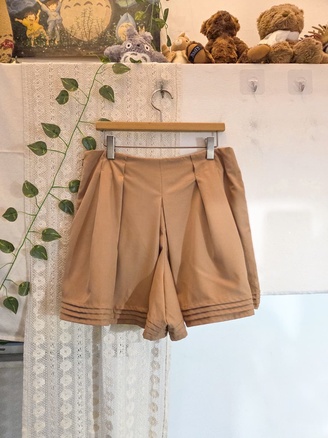 earth music 핀턱 베이지 팬츠 상품이미지4