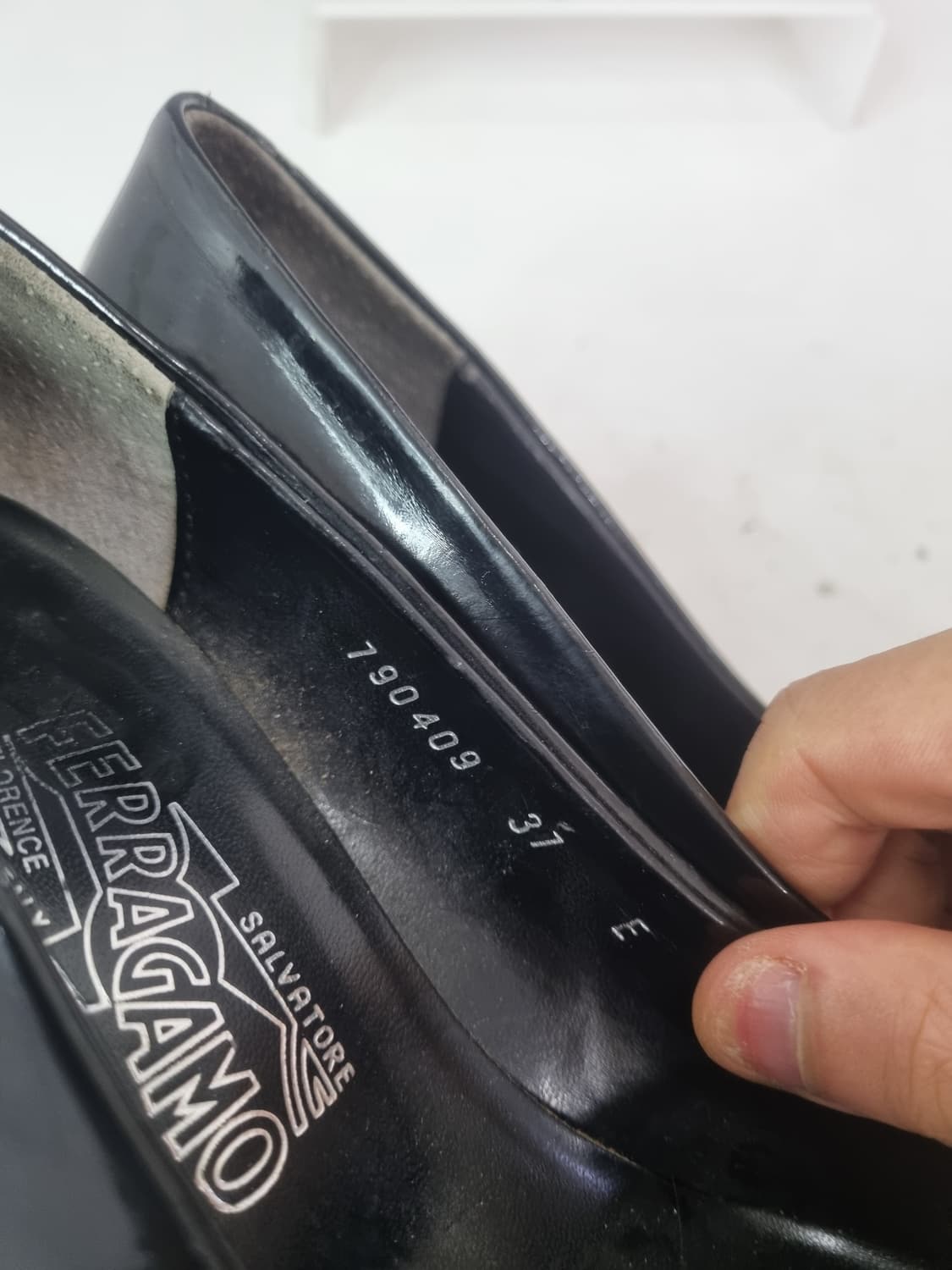 페라가모 37 에나멜 스틸힐 상품이미지6