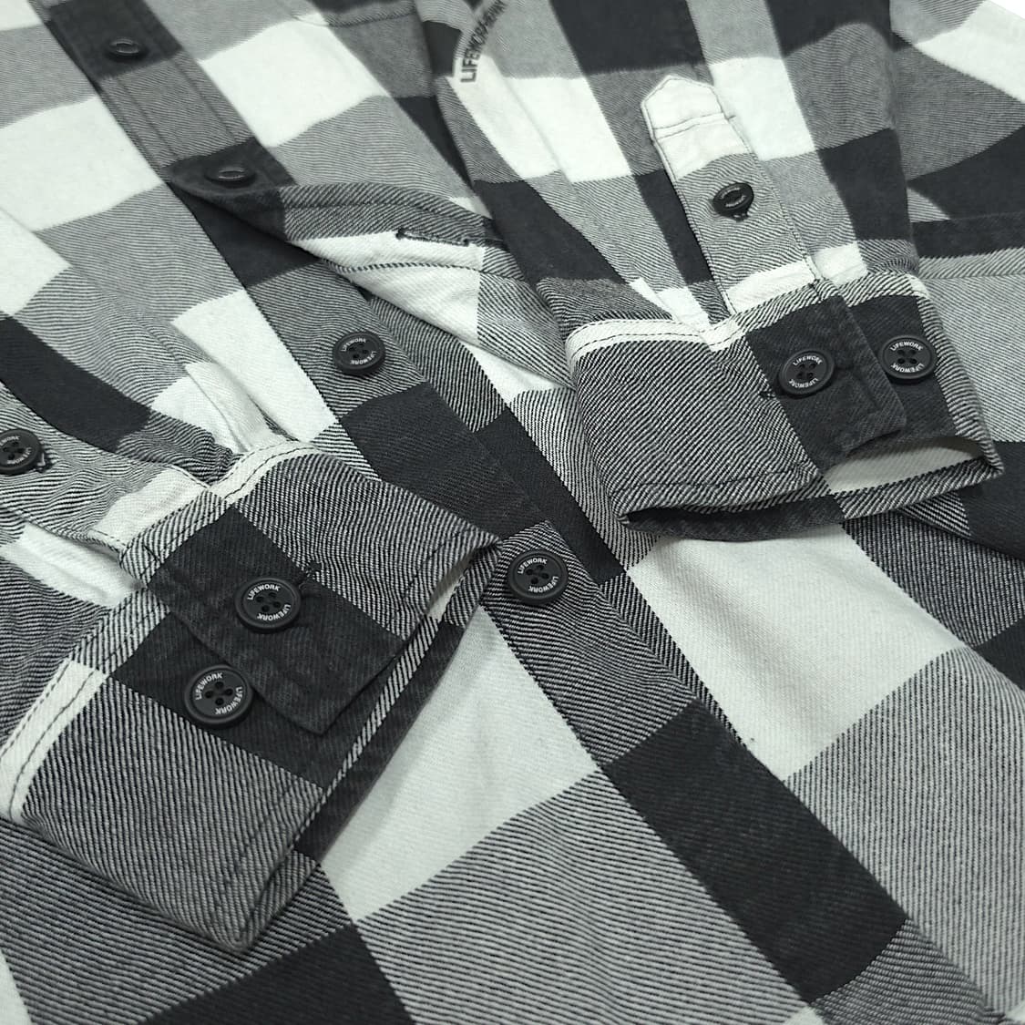 [M] 라이프워크 블랙&화이트 체크 멀티로고 코튼 긴팔셔츠 상품이미지8