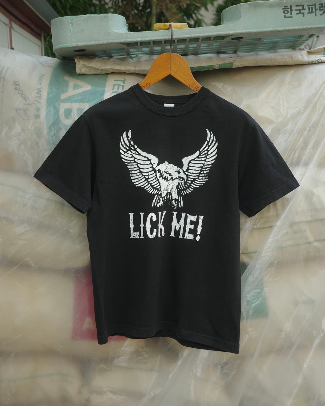 vintahe lick me! 블랙 유머 티셔츠 상품이미지1