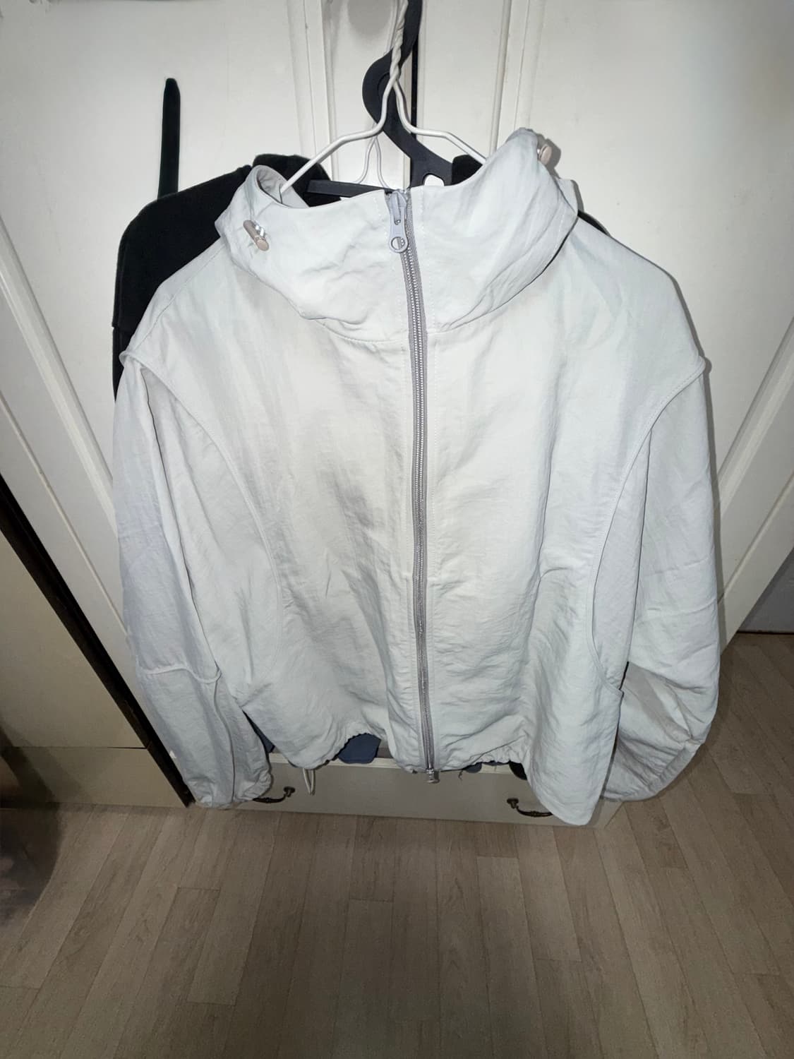 해칭룸 윈드브레이커 24ss 상품이미지4