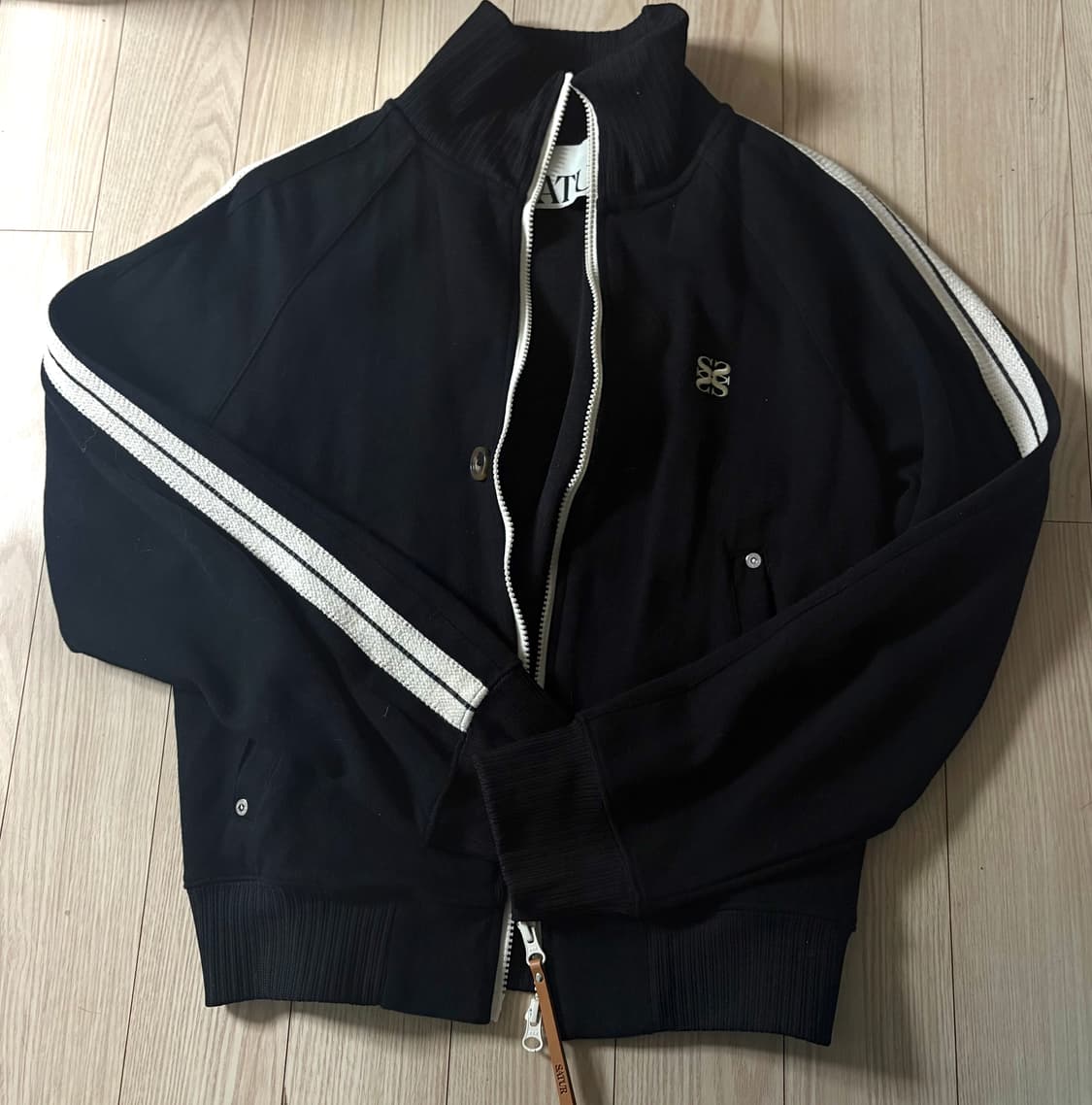 새터 트랙 집업 캐비어 블랙 상품이미지1