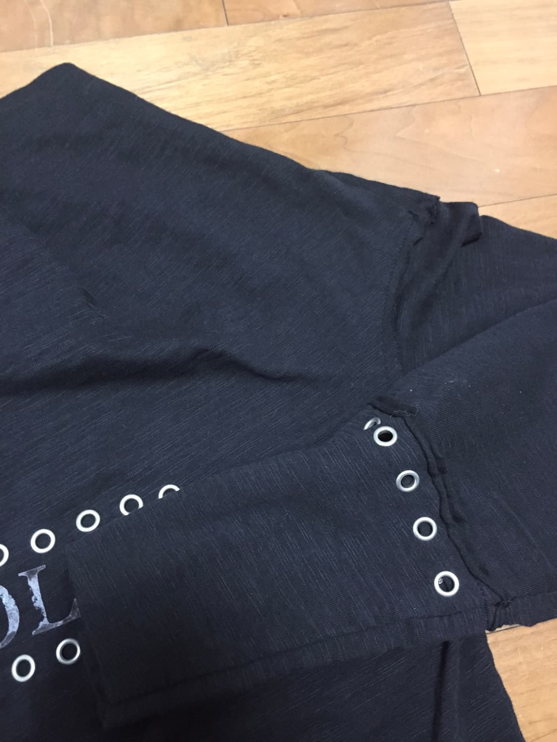 CROSS PIERCING BATWING TEE in dark 상품이미지6